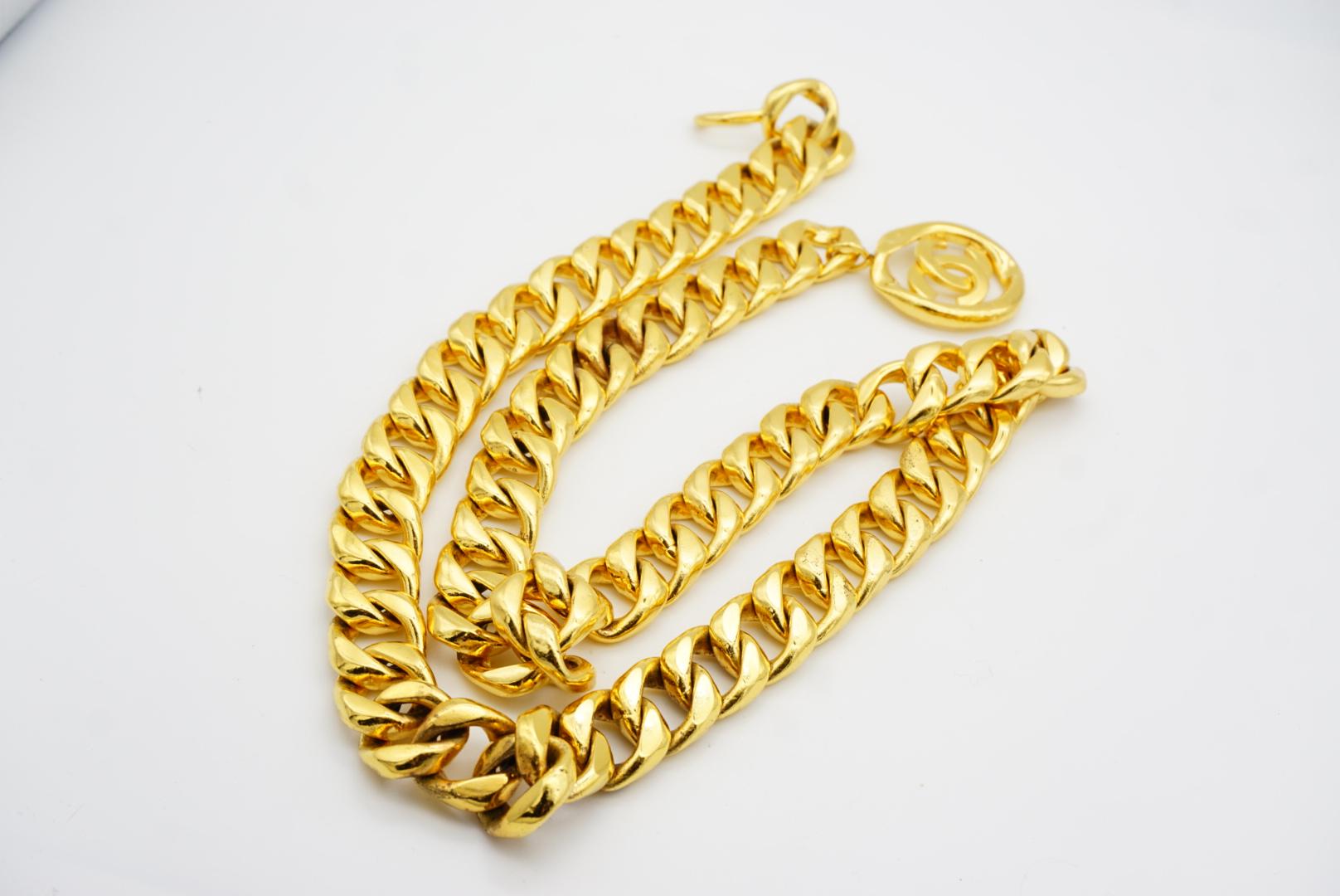 Chanel Vintage 1984 Medaillon CC Logo Schwarzes Leder Dreireihiger Halskette Gürtel mit Medaillon im Angebot 14