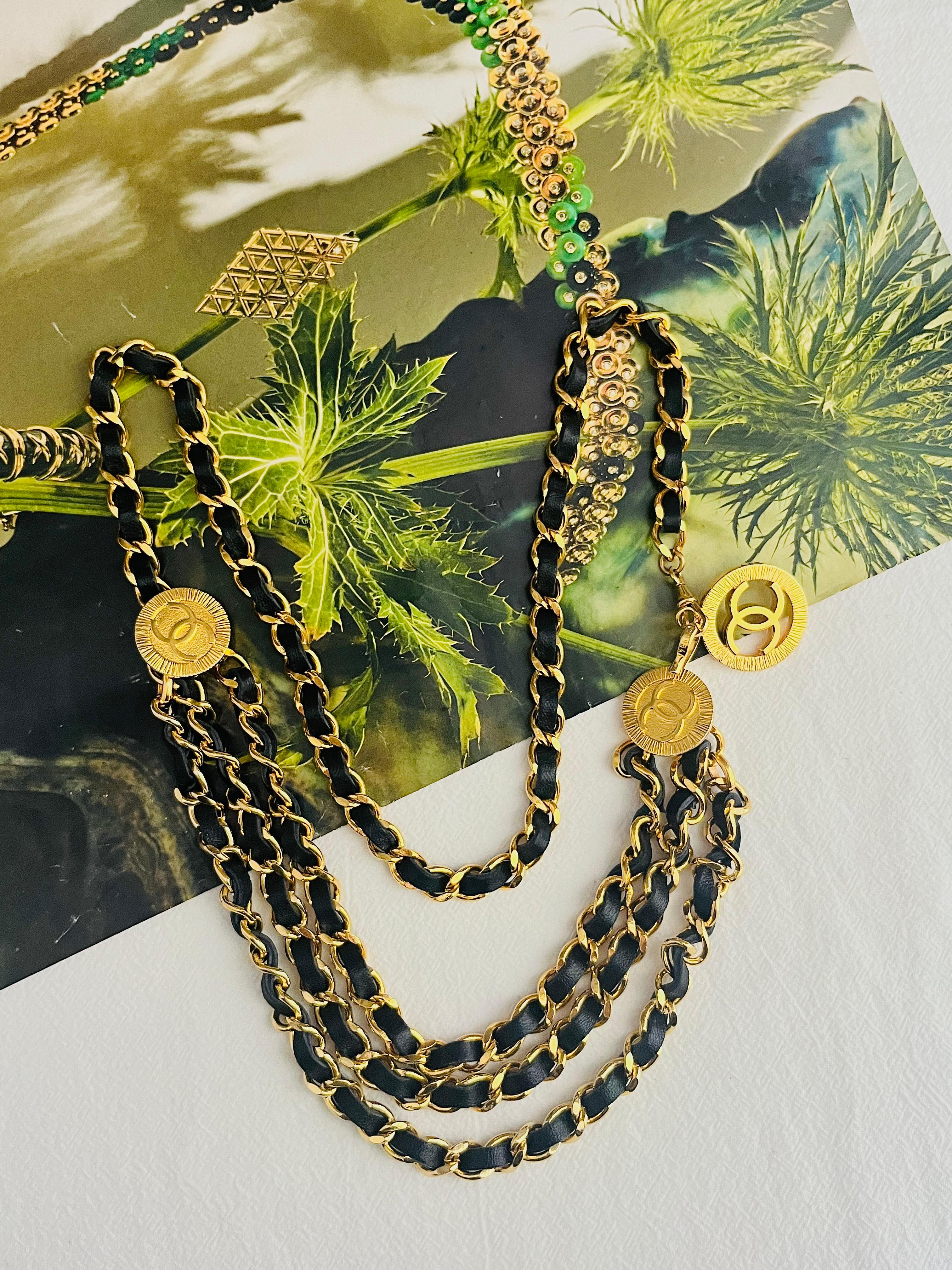 Chanel Vintage 1984 Medaglione CC Logo in pelle nera Collana a tre fili Cintura in vendita 1