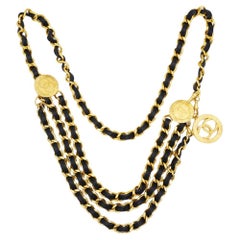 Chanel Vintage 1984 Medaillon CC Logo Schwarzes Leder Dreireihiger Halskette Gürtel mit Medaillon