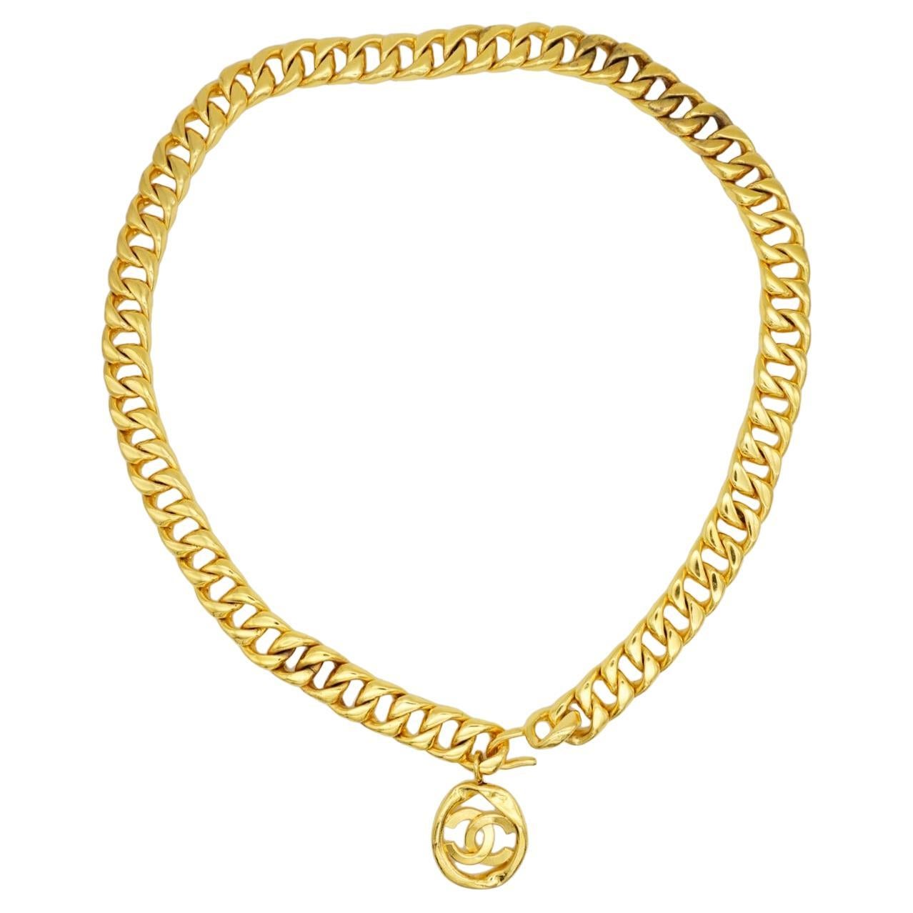 Chanel Vintage 1984 Medaillon CC Logo Schwarzes Leder Dreireihiger Halskette Gürtel mit Medaillon im Angebot