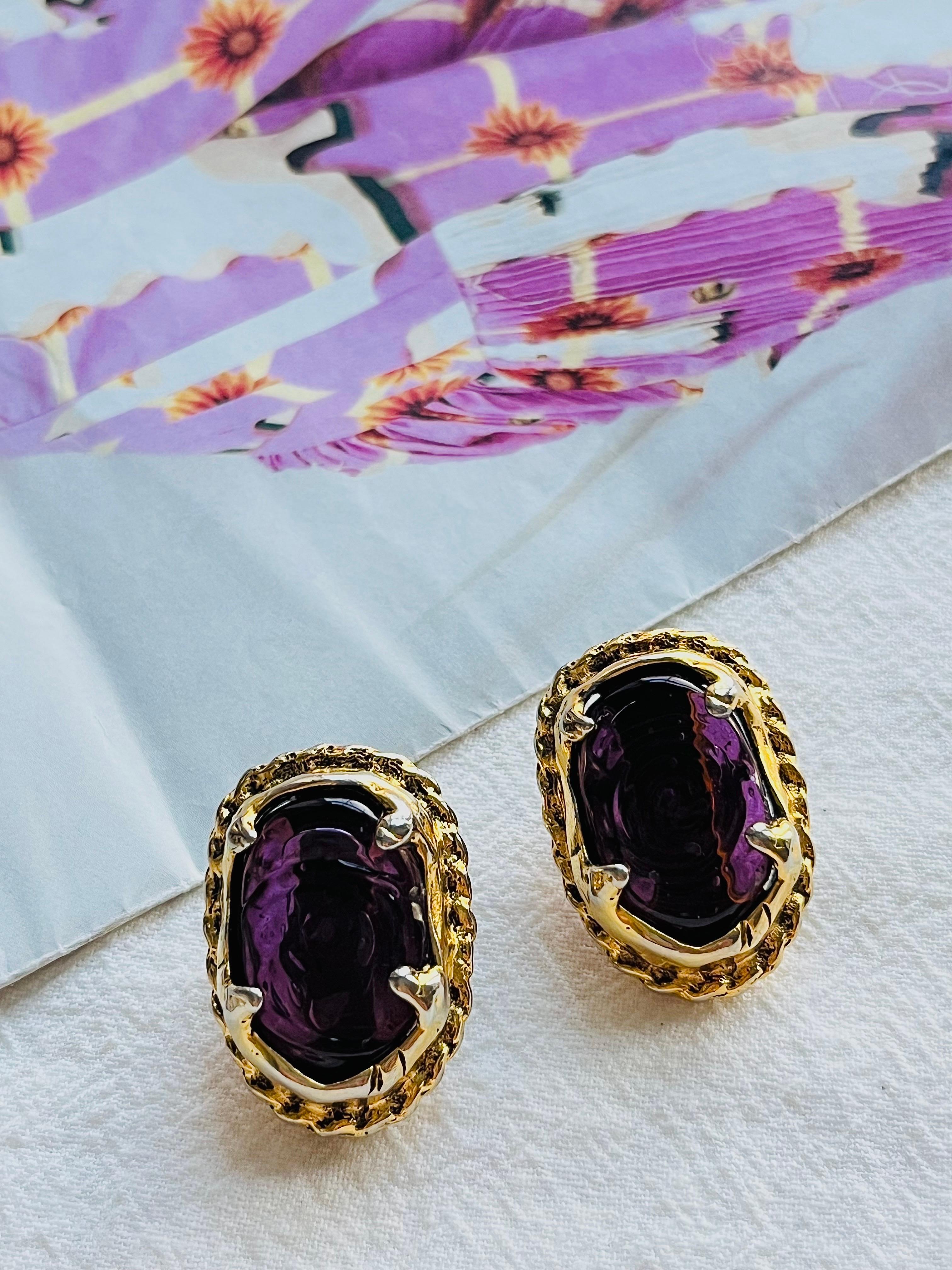 CHANEL Vintage 1985 Gripoix Amethyst Cabochon Crystal Oval Chunky Clip Ohrringe für Damen oder Herren im Angebot