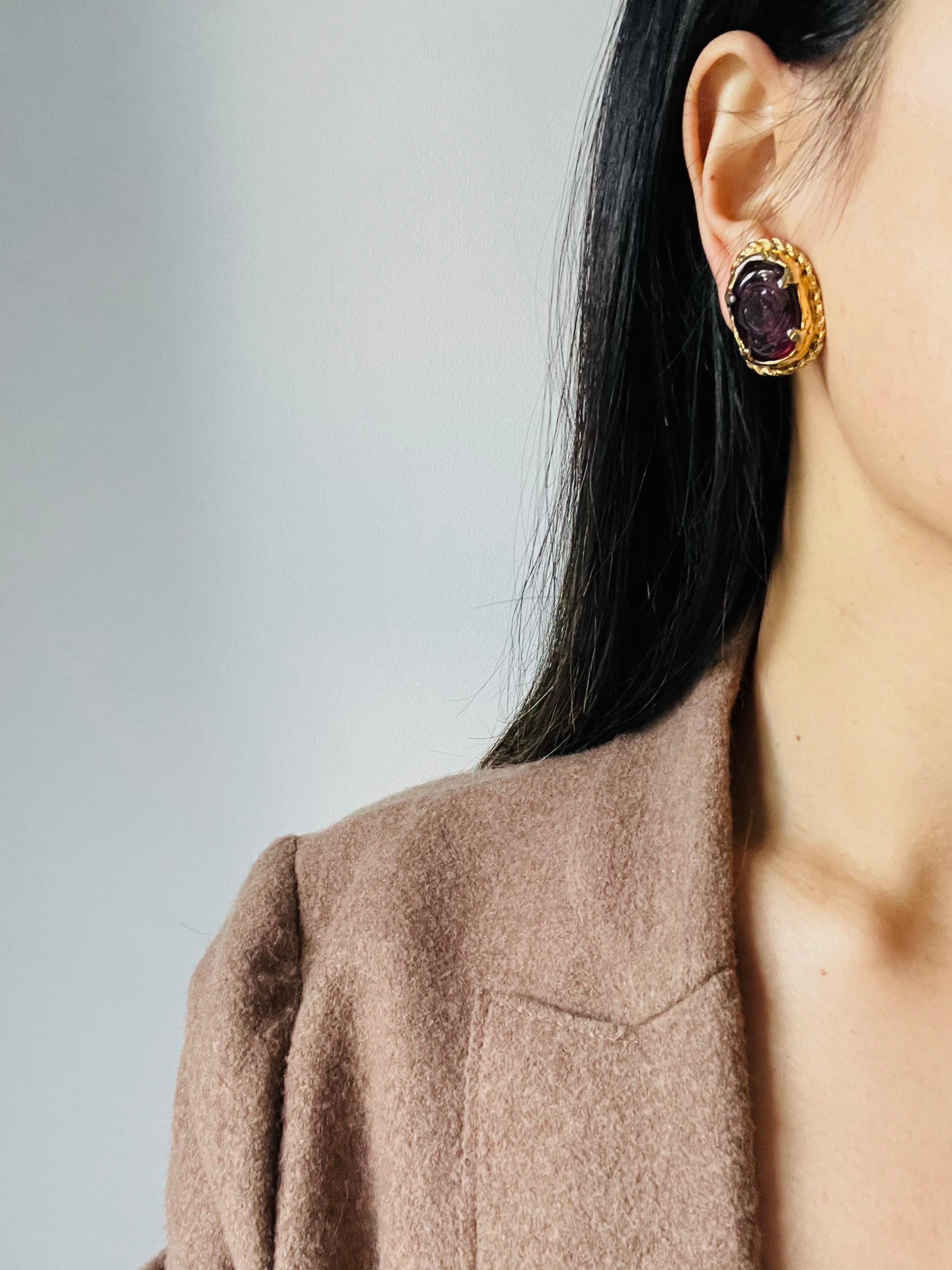 CHANEL Vintage 1985 Gripoix Amethyst Cabochon Crystal Oval Chunky Clip Ohrringe im Angebot 1