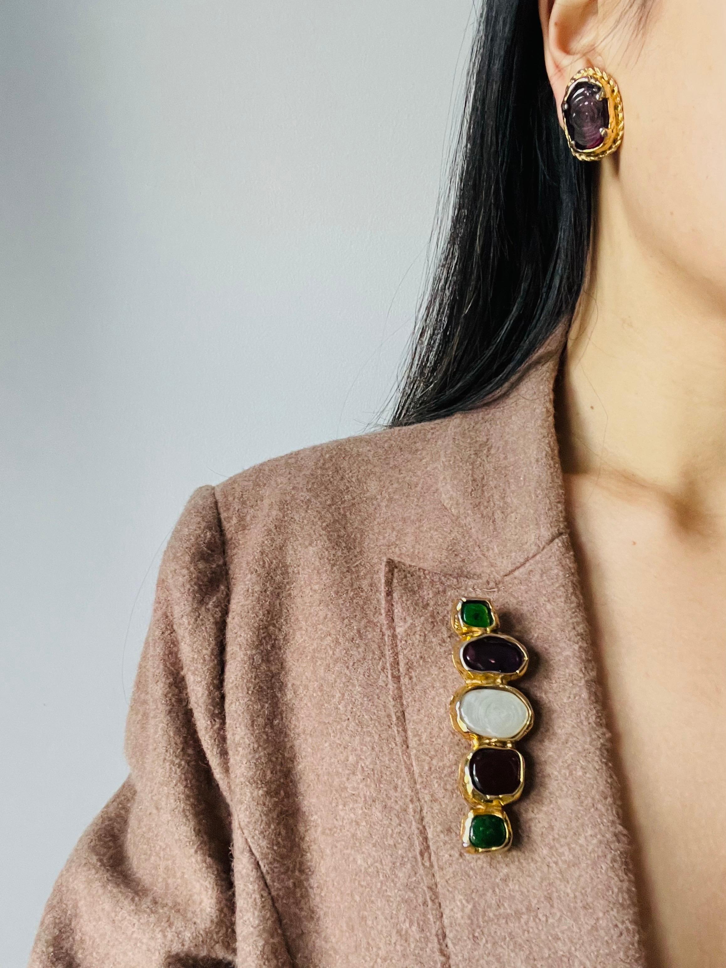 Chanel Vintage 1985 Gripoix Cabochon Ruby Emerald Amethyst White Pearl Brooch For Sale 5