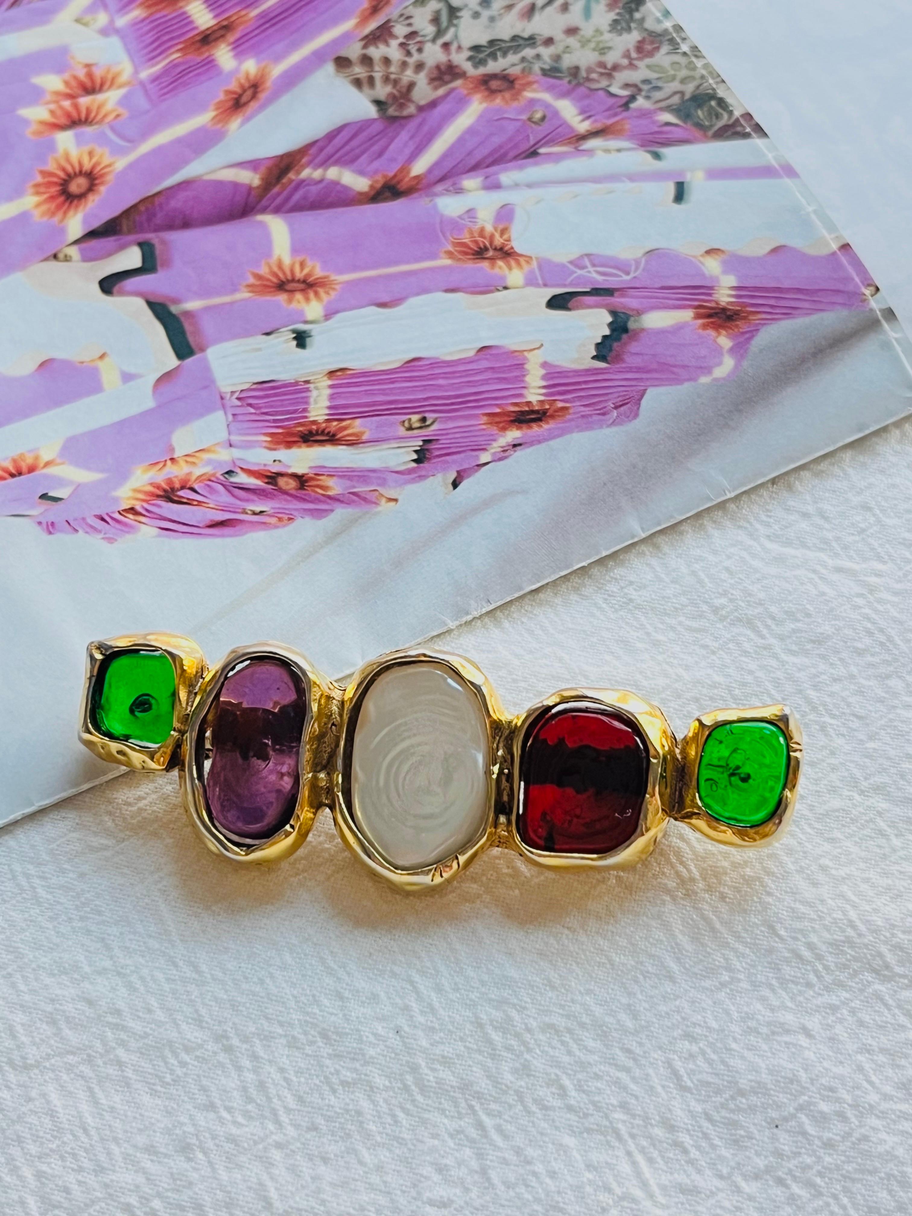 Chanel Vintage 1985 Unisex Gripoix Cabochon Ruby Emerald Amethyst Red Green Purple White Pearl Textured Poured Glass Abnormal Chunky Statement Long Bar Brooch, Gold Tone

Very good condition. Light scratches or colour loss on the edge. 100% Genuine.