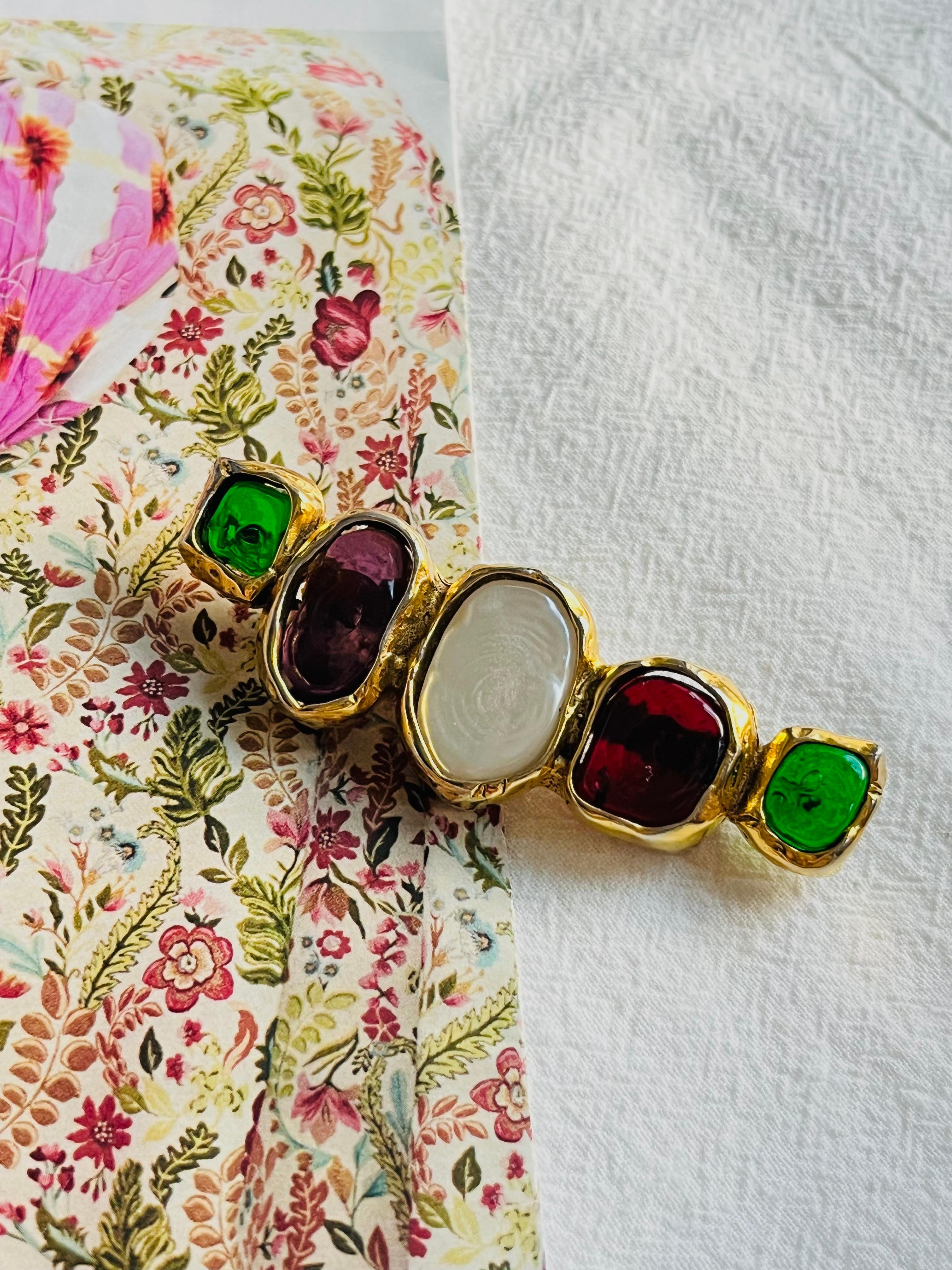 Women's or Men's Chanel Vintage 1985 Gripoix Cabochon Ruby Emerald Amethyst White Pearl Brooch For Sale