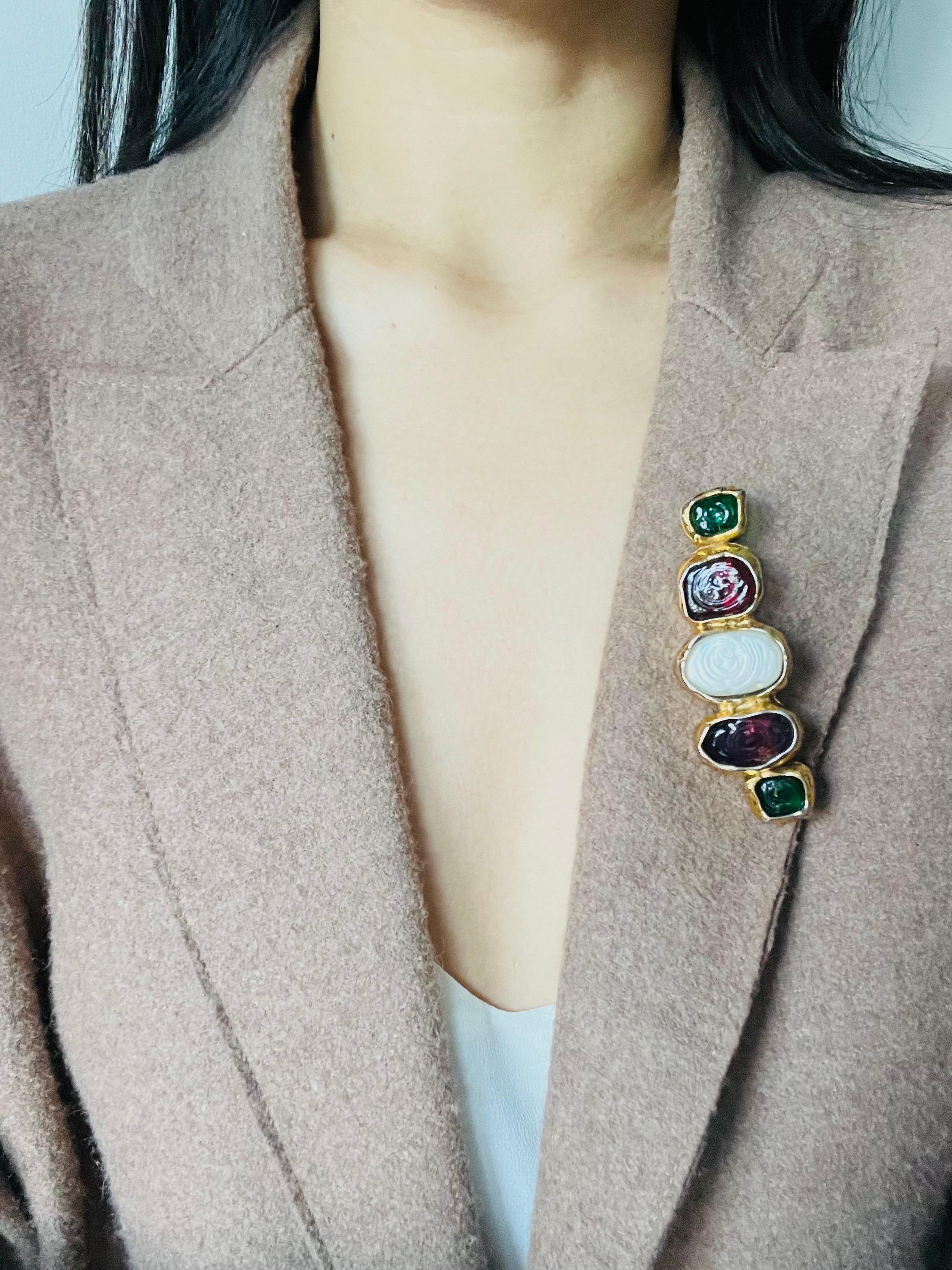 Chanel Vintage 1985 Gripoix Cabochon Ruby Emerald Amethyst White Pearl Brooch For Sale 1