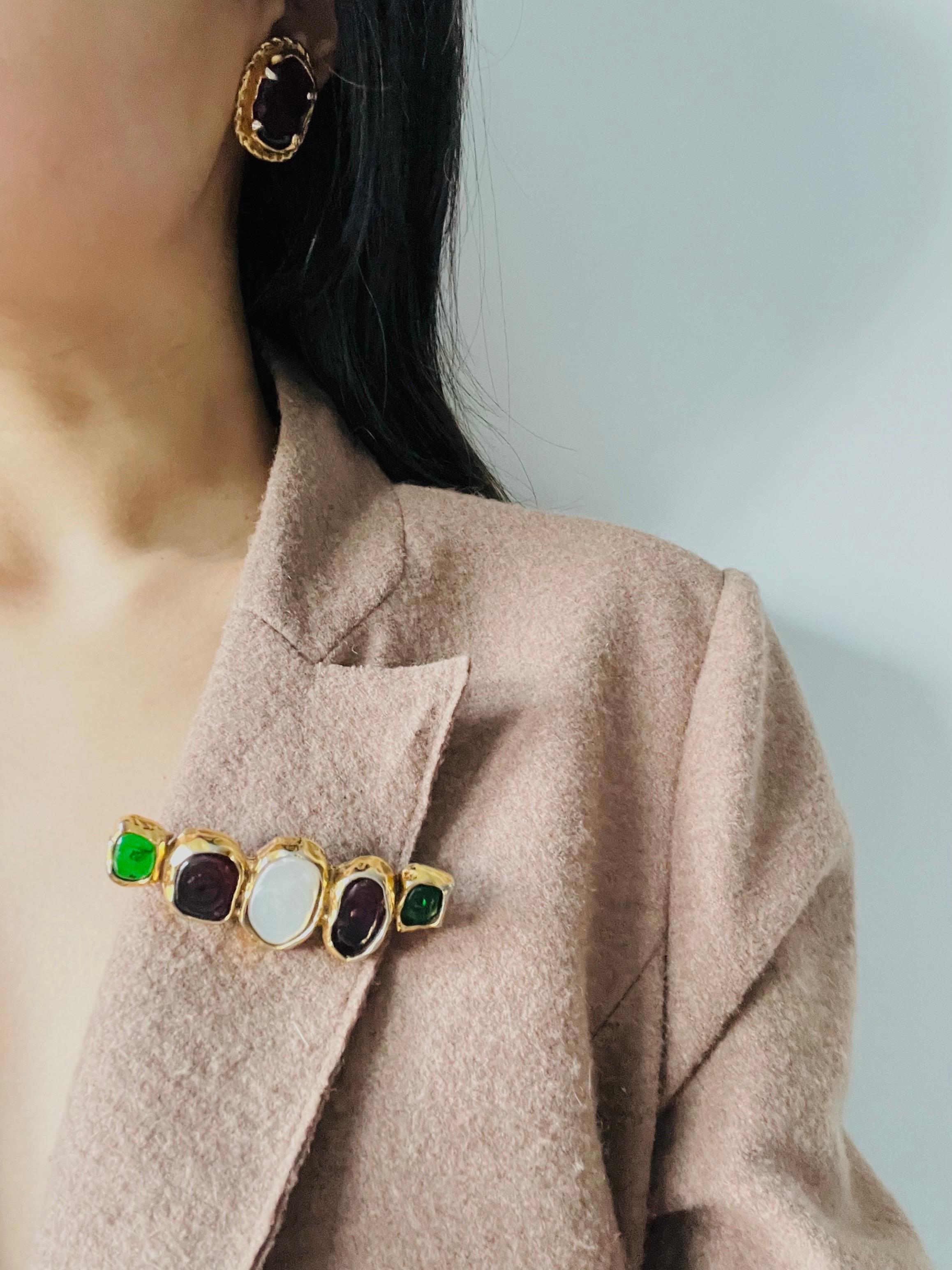 Chanel Vintage 1985 Gripoix Cabochon Ruby Emerald Amethyst White Pearl Brooch For Sale 3