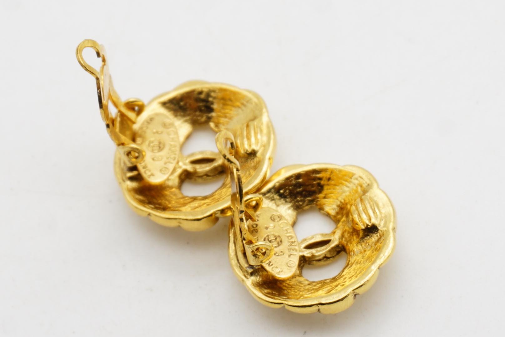 Chanel Vintage 1986 Logo CC Coco Calado Círculo Redondo Doble Punto Clip Pendientes en venta 9