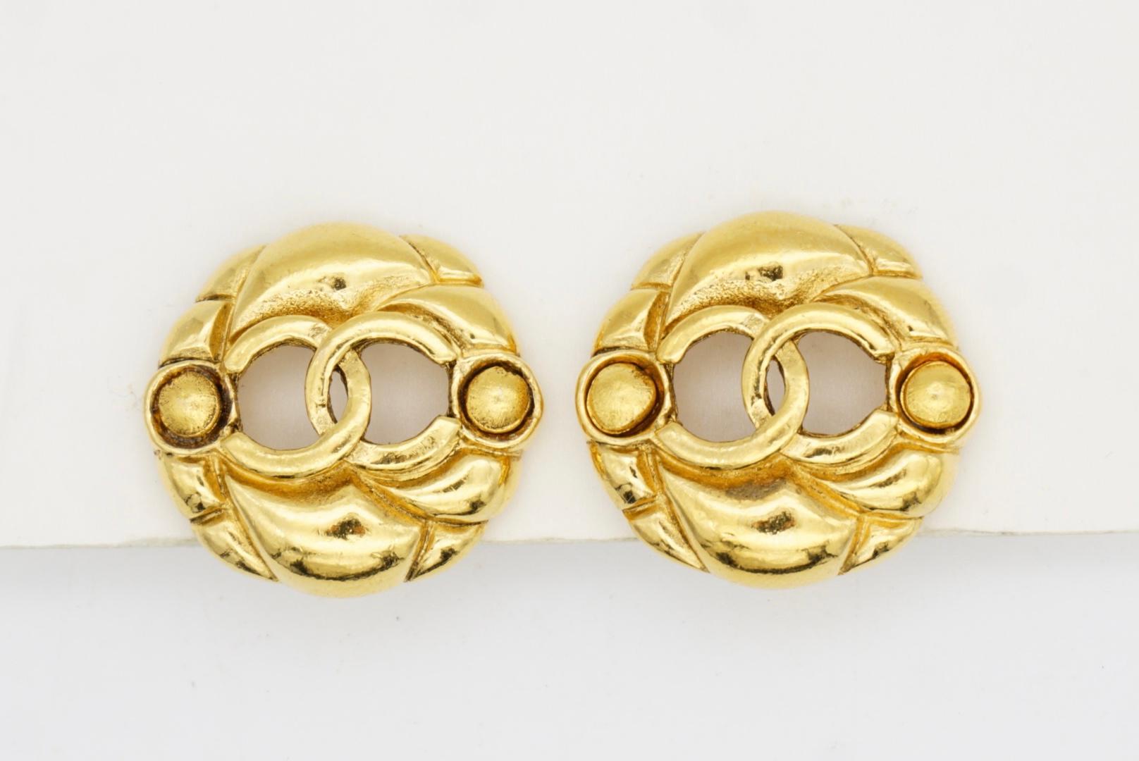 Chanel Vintage 1986 Logo CC Coco Calado Círculo Redondo Doble Punto Clip Pendientes en venta 2