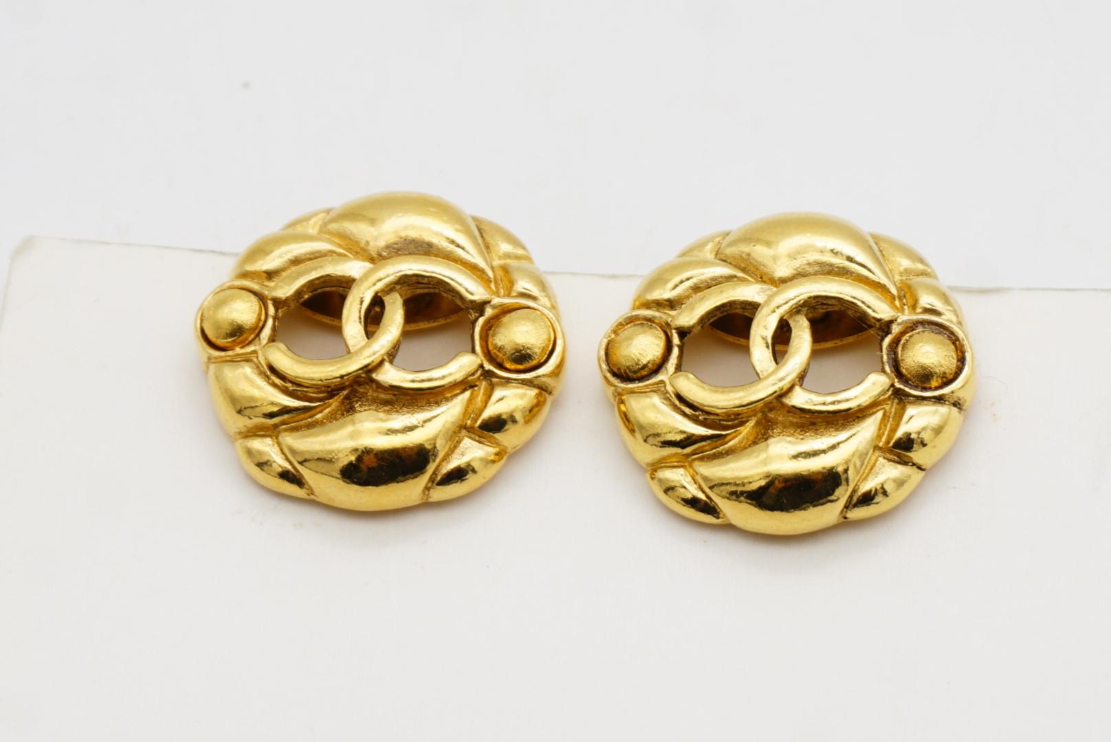 Chanel Vintage 1986 Logo CC Coco Calado Círculo Redondo Doble Punto Clip Pendientes en venta 3