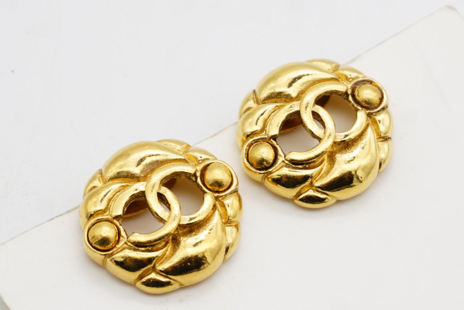 Chanel Vintage 1986 Logo CC Coco Calado Círculo Redondo Doble Punto Clip Pendientes en venta 4