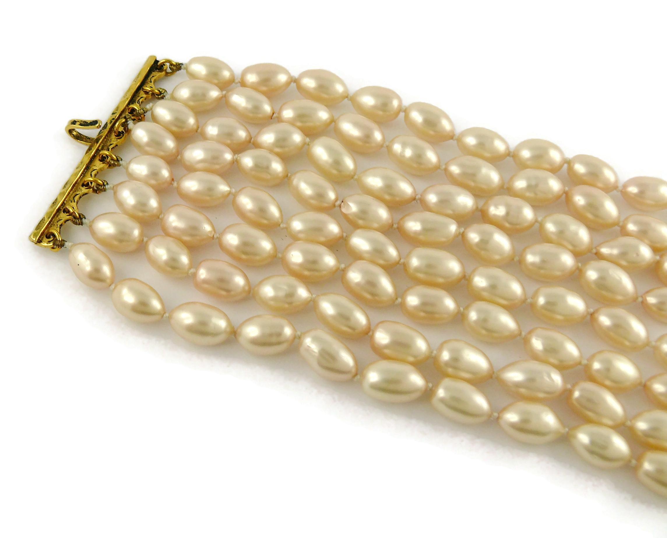 pearls with lines around them