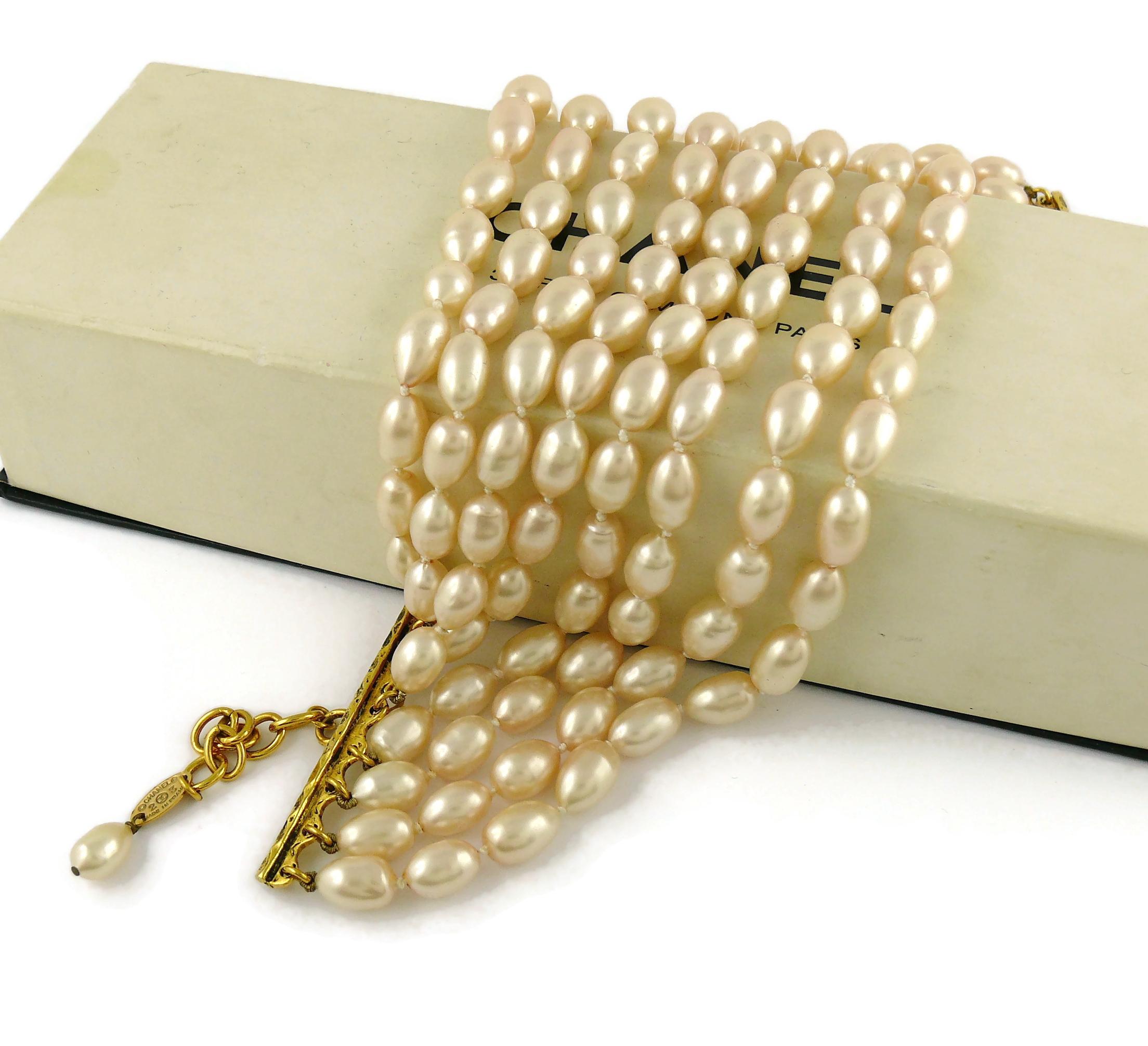 Chanel Vintage 1988 Classic Multi Strand Pearl Choker Necklace In Excellent Condition In Nice, FR