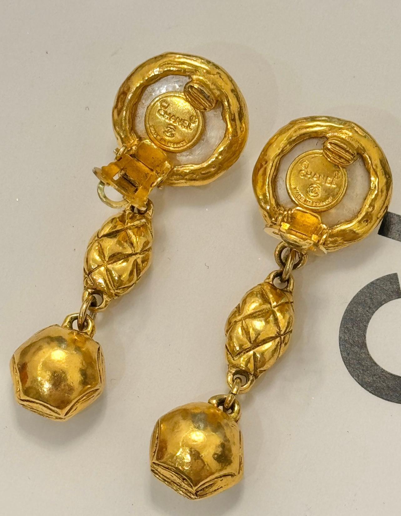 Chanel vintage 1988 clip on baumeln ohrringe im Zustand „Gut“ im Angebot in PARIS, FR