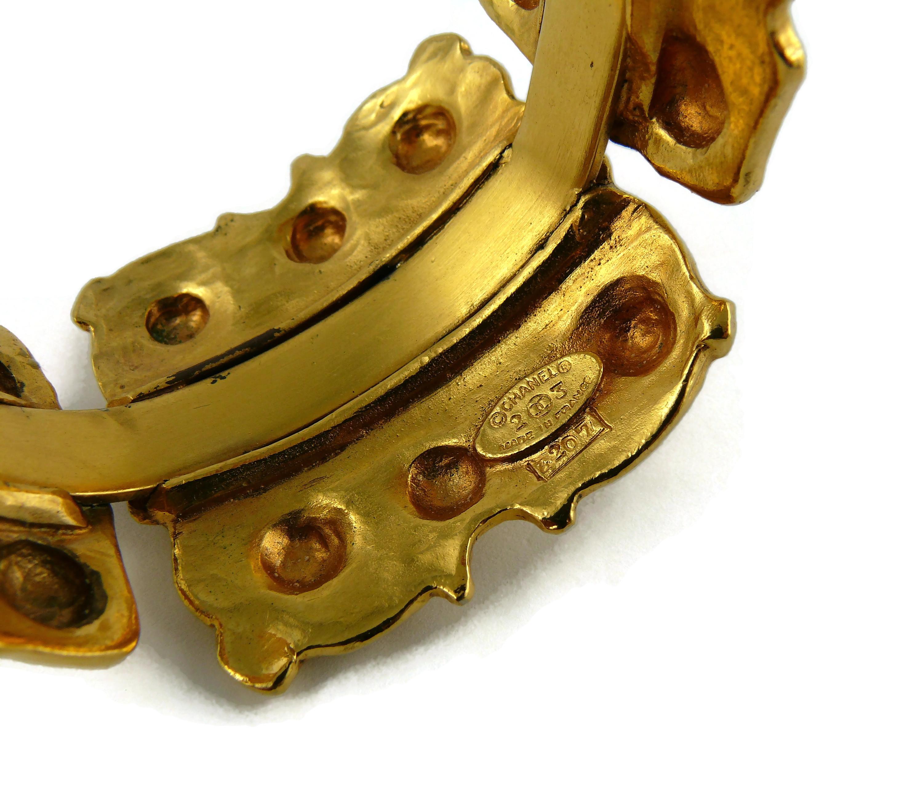 Chanel Vintage 1988 Gold Toned Byzantine Pearl Cuff Bracelet 5