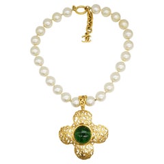 Chanel Vintage 1988 Gripoix Emerald Maltese Logo Large Pearls Openwork Necklace