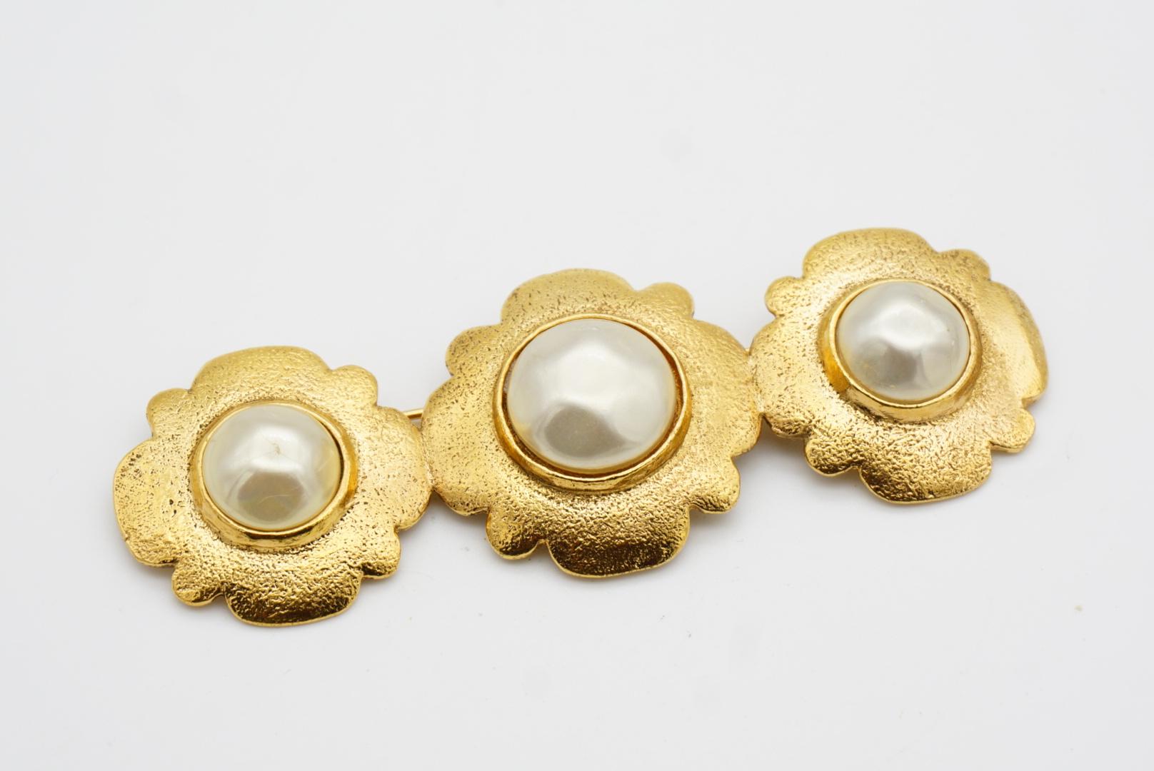 Chanel Vintage 1988 Long Trio Camélia Flower White Pearl Pearls Chunky Brooch en vente 5