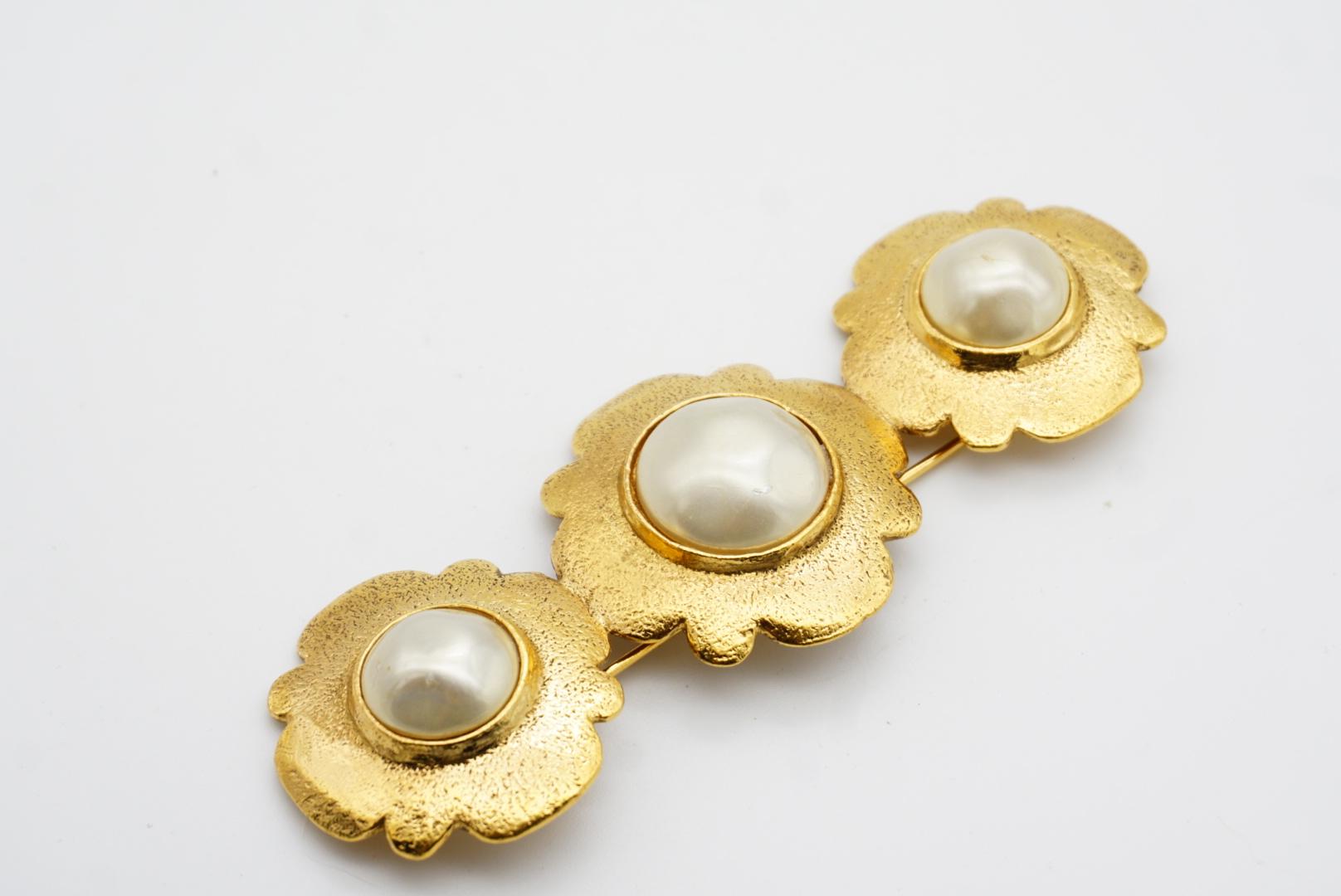 Chanel Vintage 1988 Long Trio Camélia Flower White Pearl Pearls Chunky Brooch en vente 6
