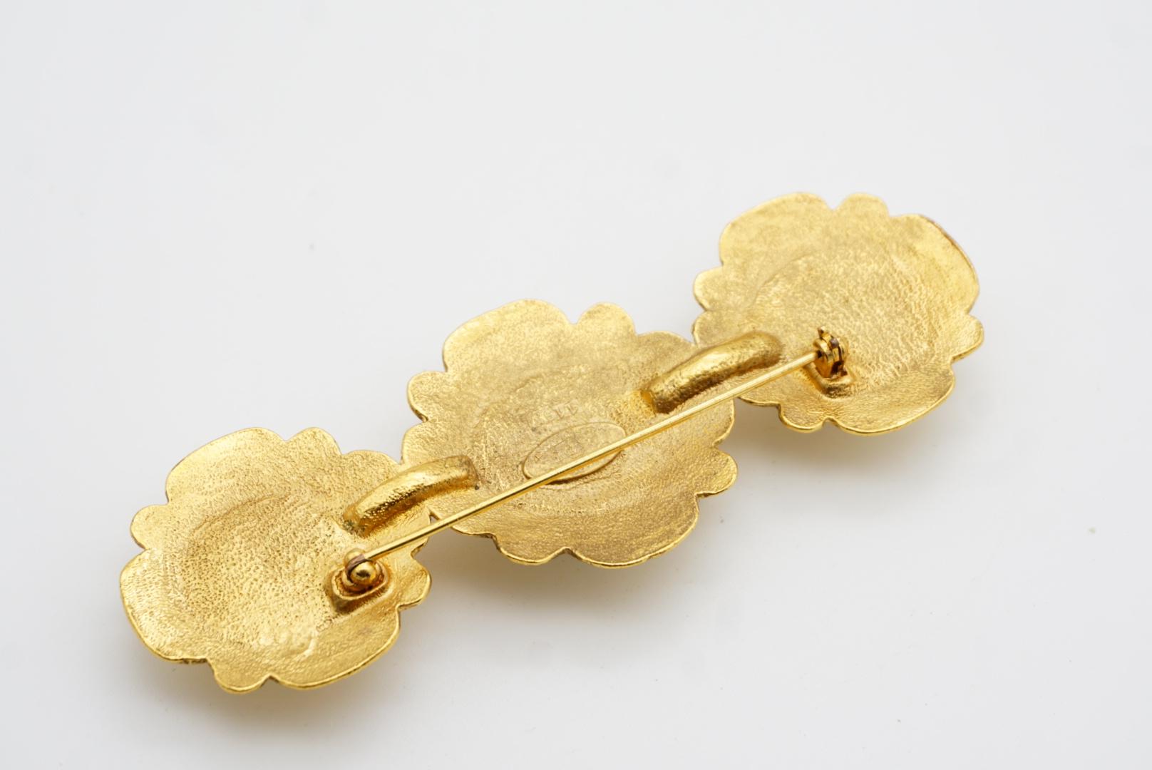Chanel Vintage 1988 Long Trio Camélia Flower White Pearl Pearls Chunky Brooch en vente 9