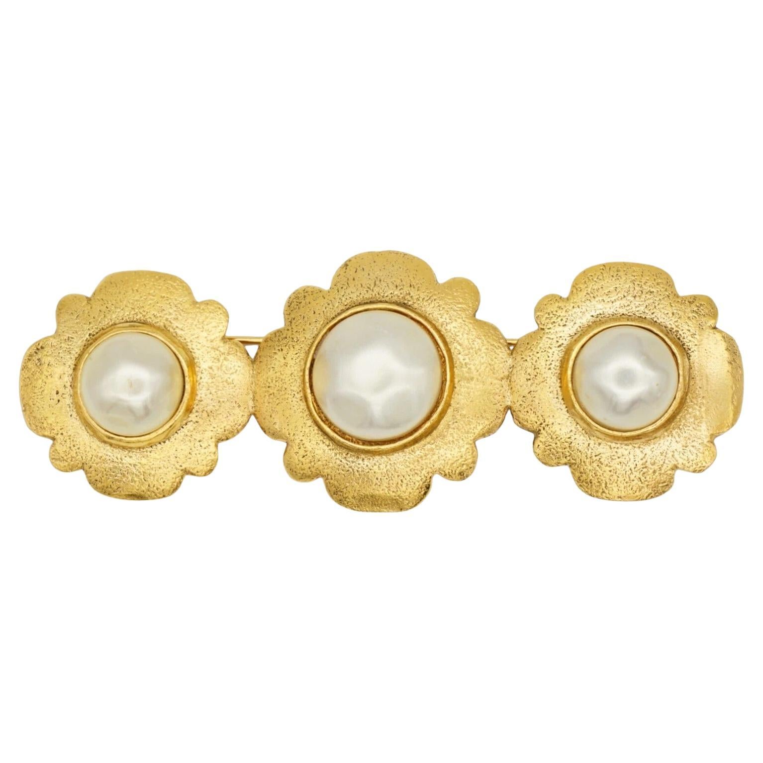 Chanel Vintage 1988 Long Trio Camélia Flower White Pearl Pearls Chunky Brooch For Sale