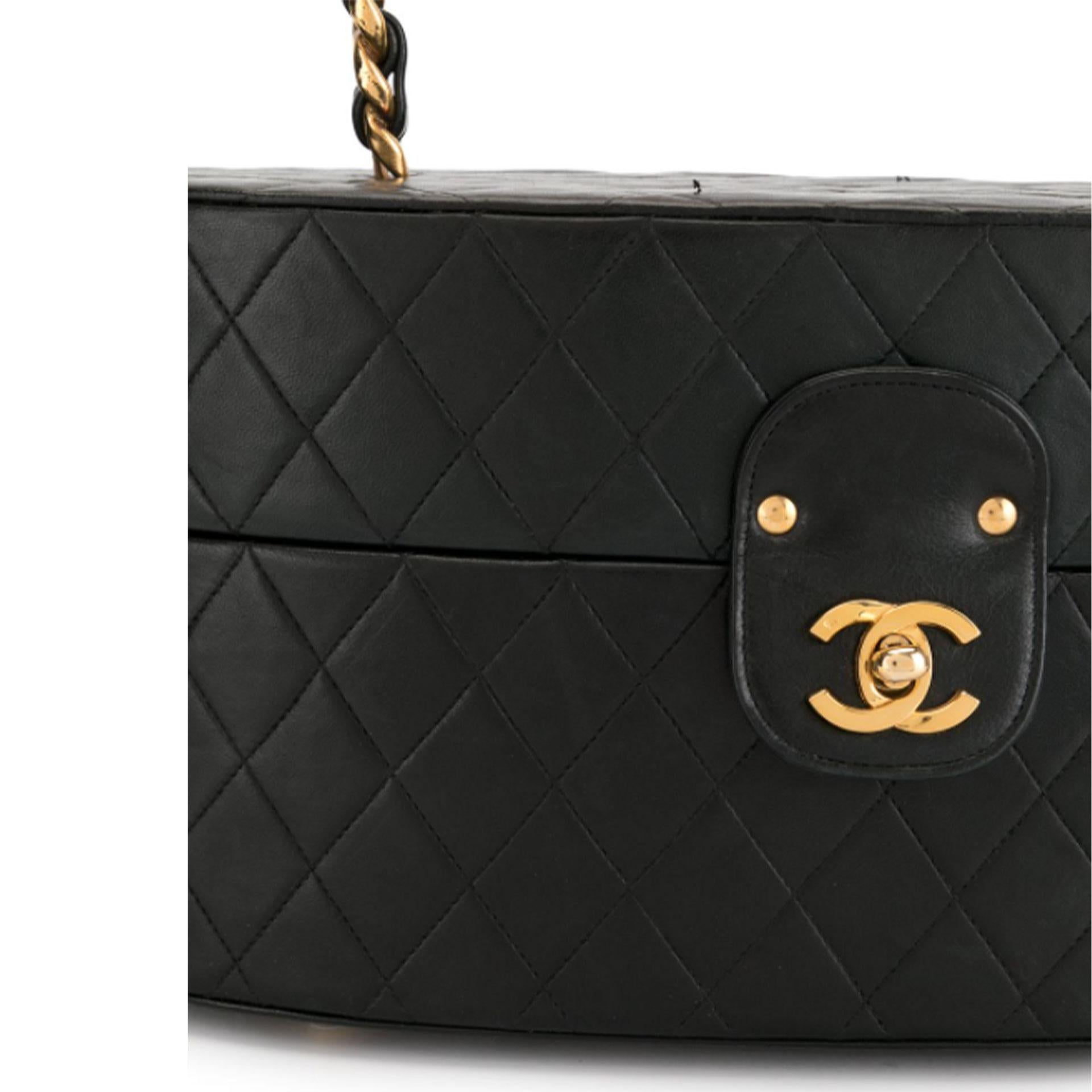 Chanel Vintage 1988 Quilted Black Lambskin Train Case Leather Home Decor Trunk In Good Condition For Sale In Miami, FL