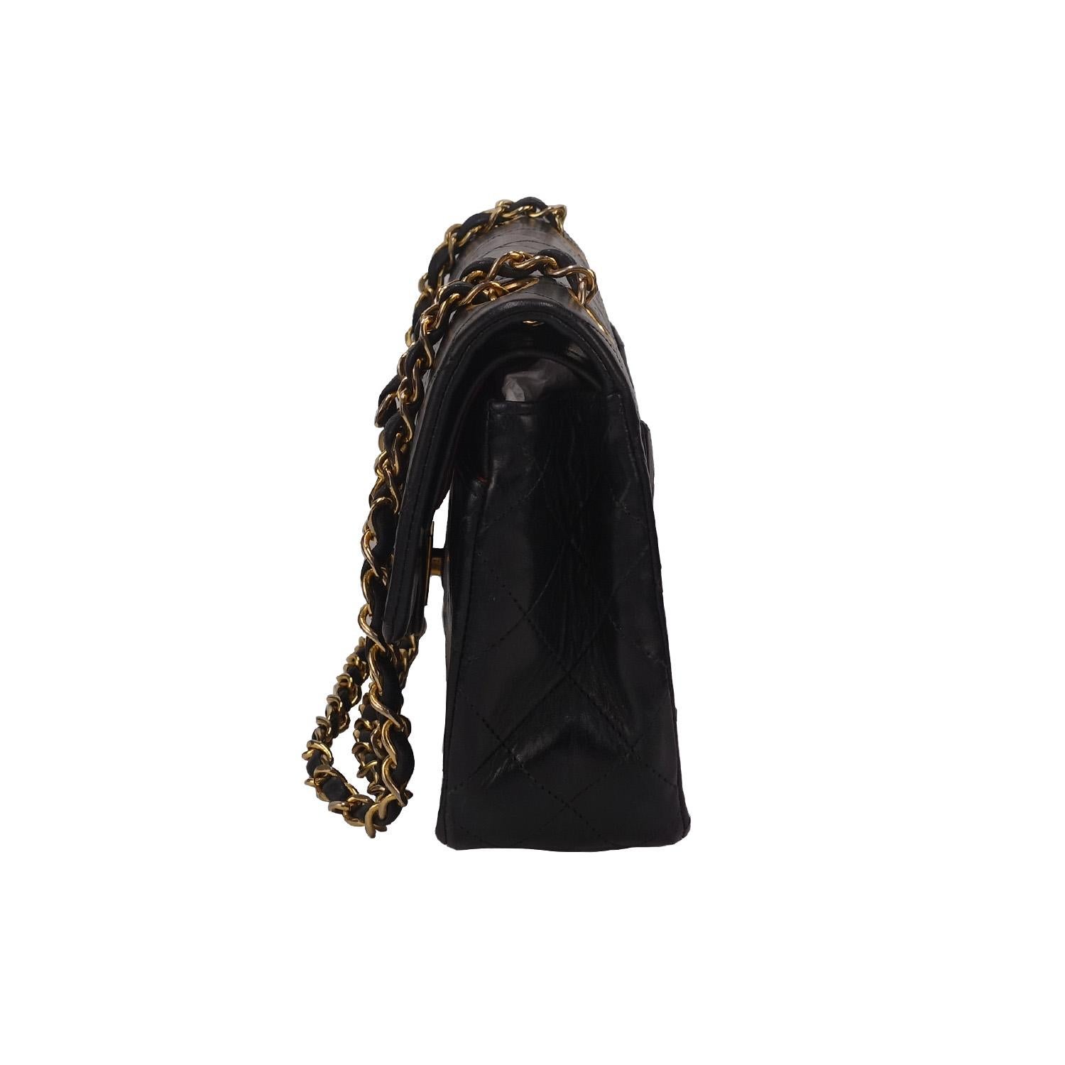 Chanel Vintage 1989 - 1991 Black Classic Flap Small 23cm Gold Hardware Bon état à London, GB