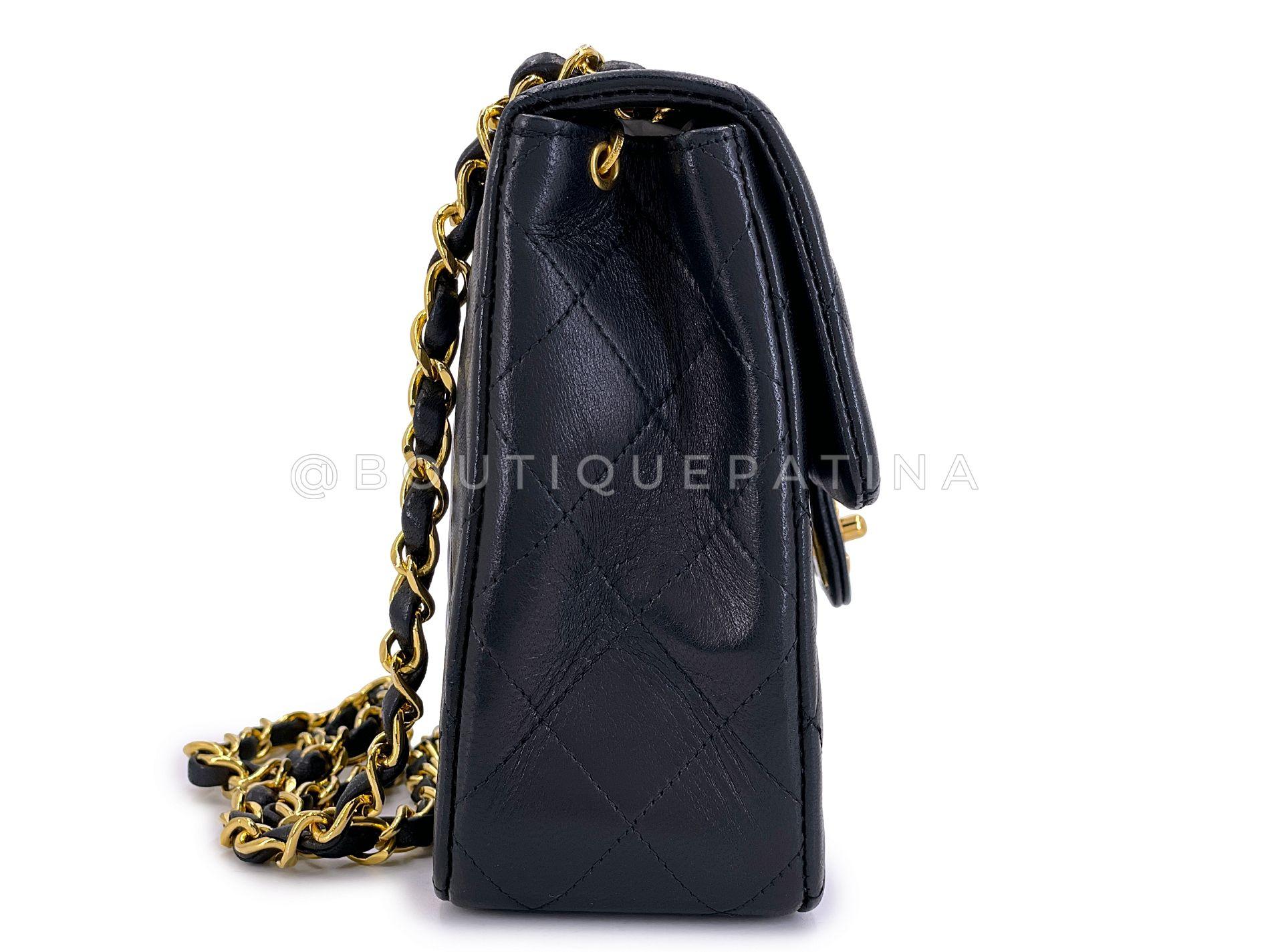 Chanel Vintage 1989 Schwarz Mini Flap Bag Klassisches Lammfell 20cm 24k GHW 68724 Damen im Angebot