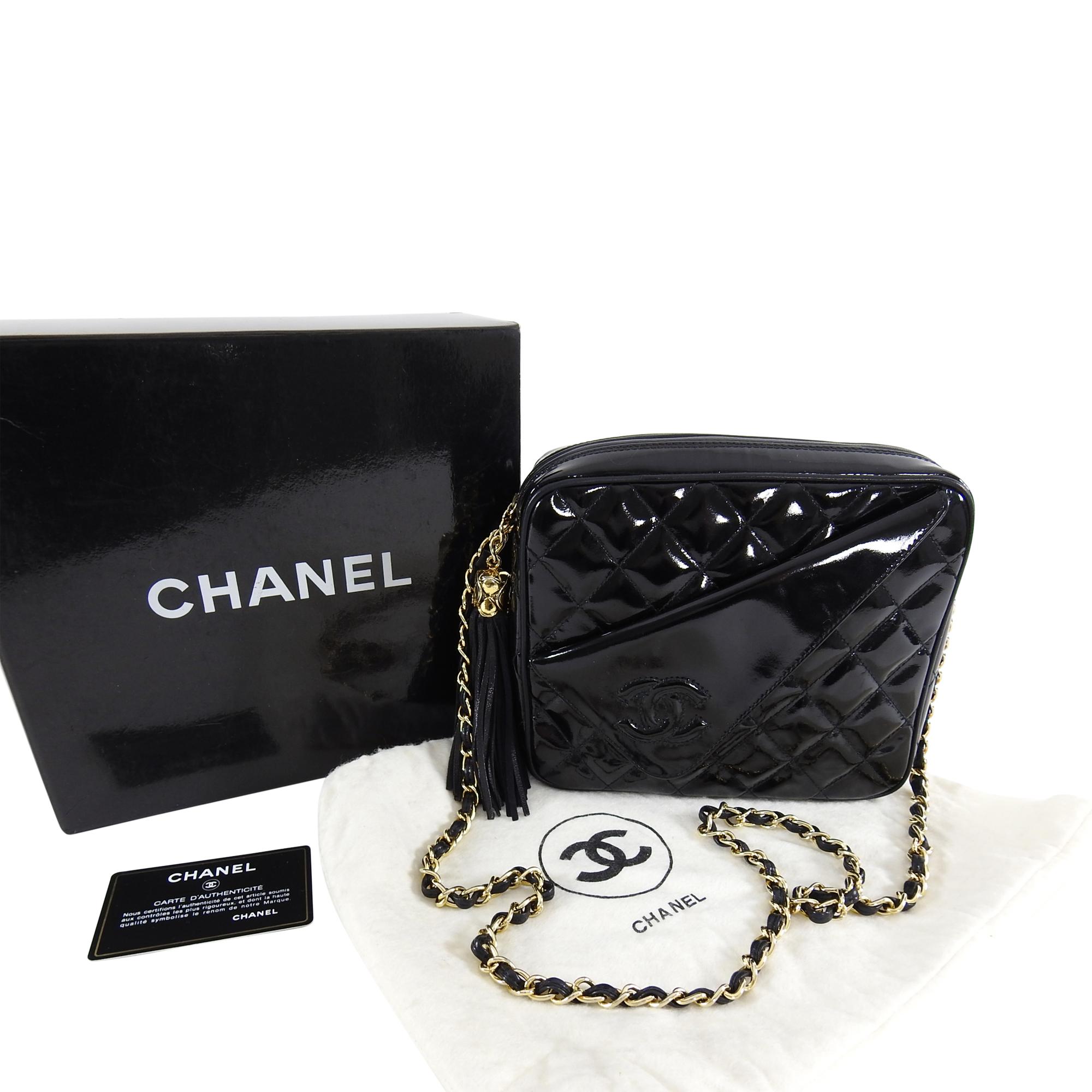 Women's or Men's Chanel Vintage 1989 Black Patent CC Quilt Camera Bag