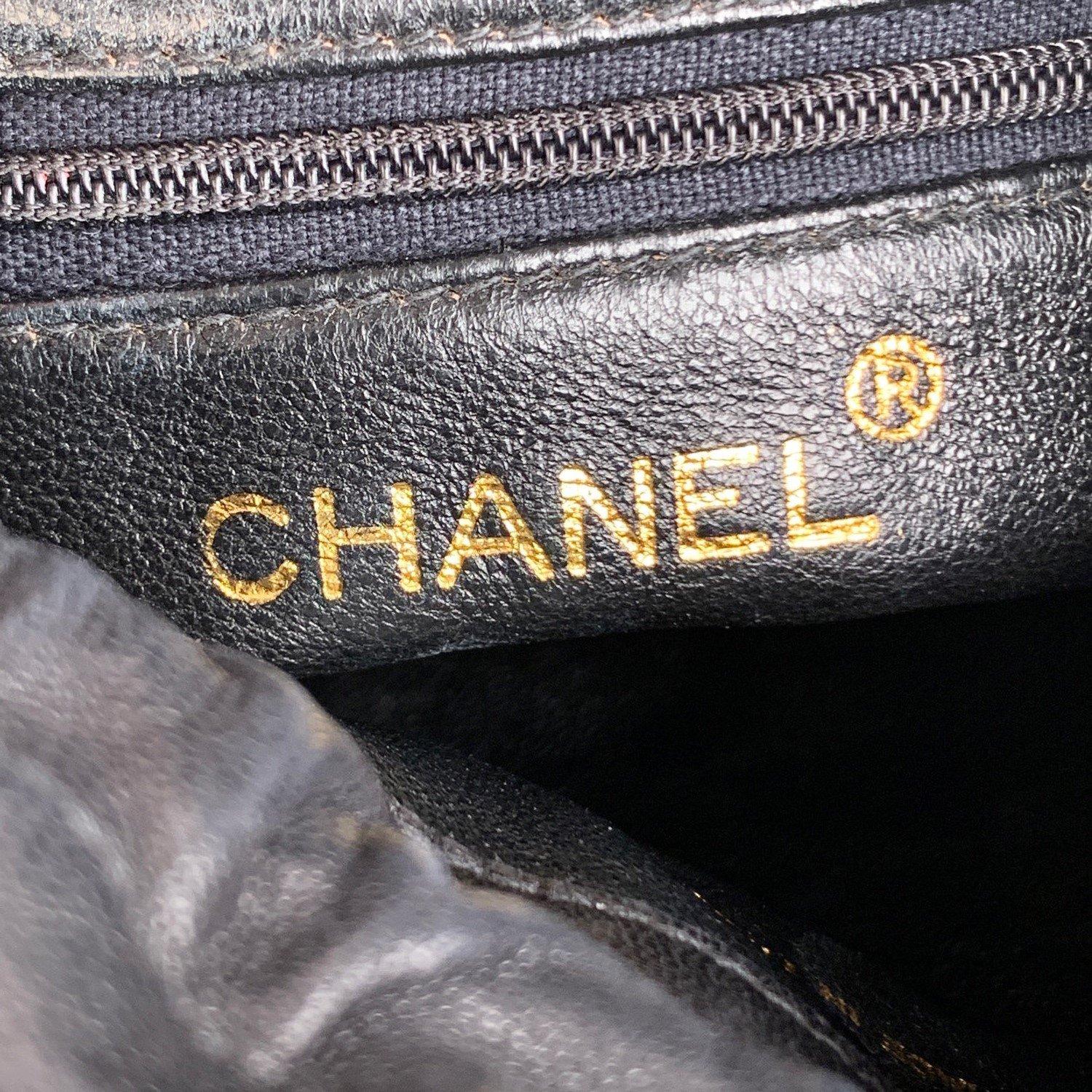 Chanel Vintage 1989 Black Quilted Leather Small Bucket Shoulder Bag 7