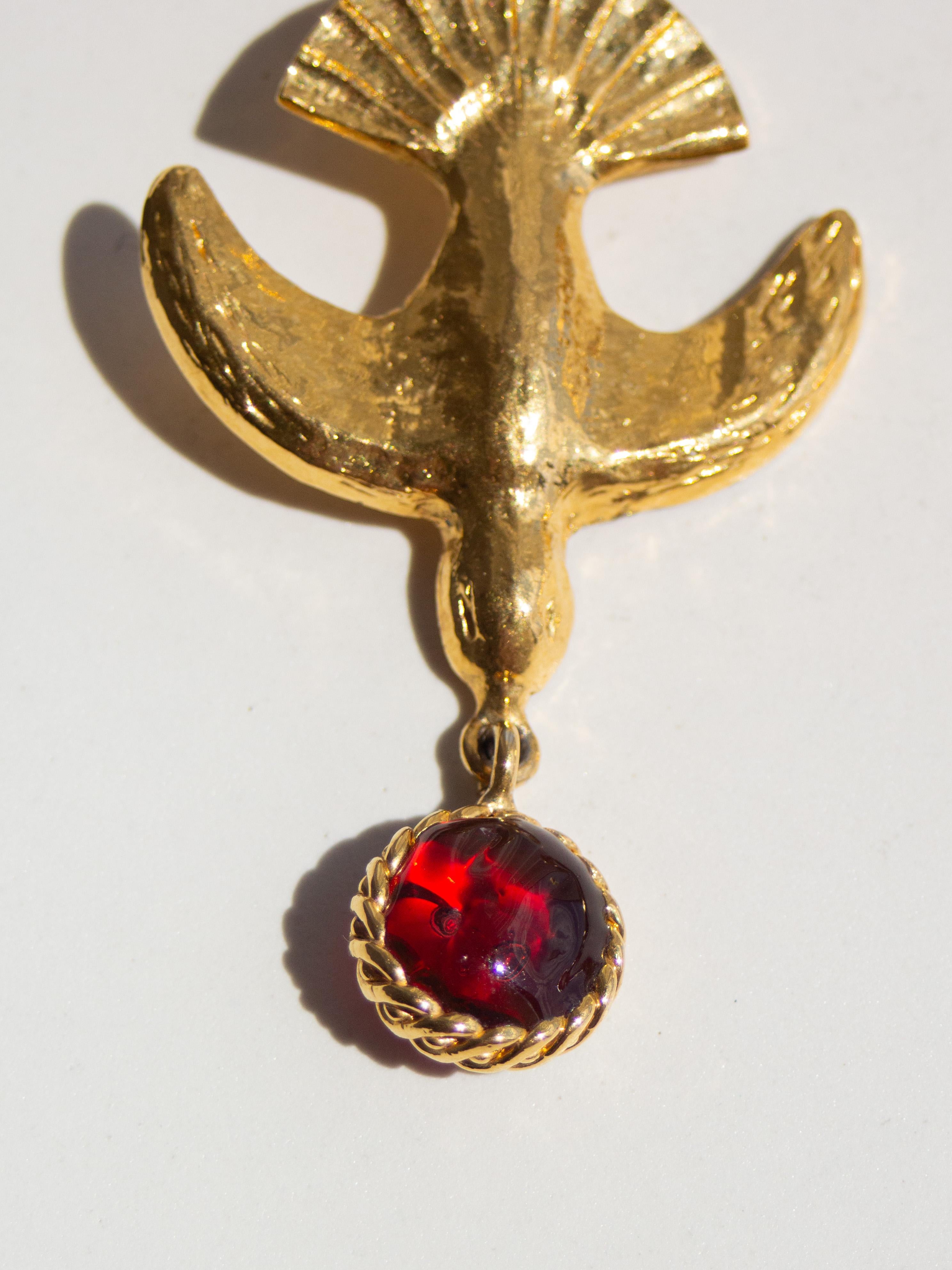 Chanel, boucles d'oreilles Gripoix rouges en or 24 carats plaqué or, années 1990 en vente 1