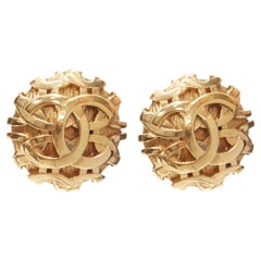 CHANEL Vintage 1990's 93A gold-tone CC lattice pattern medallion clip earrings