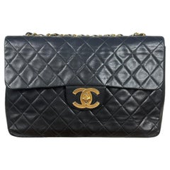 Chanel Vintage Años 90 Piel de cordero negra Bolso XL Jumbo con solapa