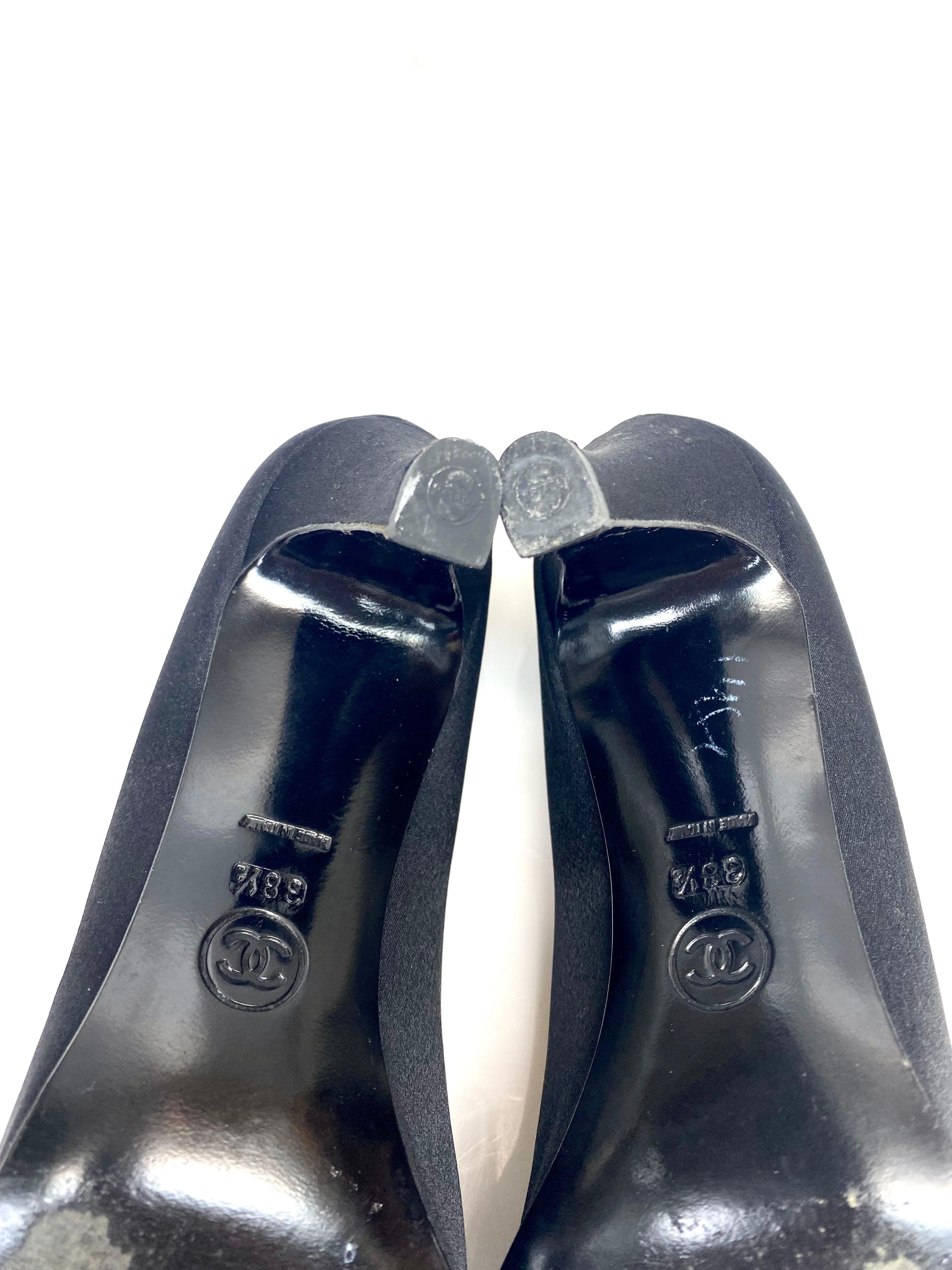 Chanel Vintage 1990’s Black Satin Pumps Size 38.5 For Sale 2