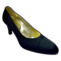 Chanel Vintage 1990's Black Satin Pumps Taglia 38.5