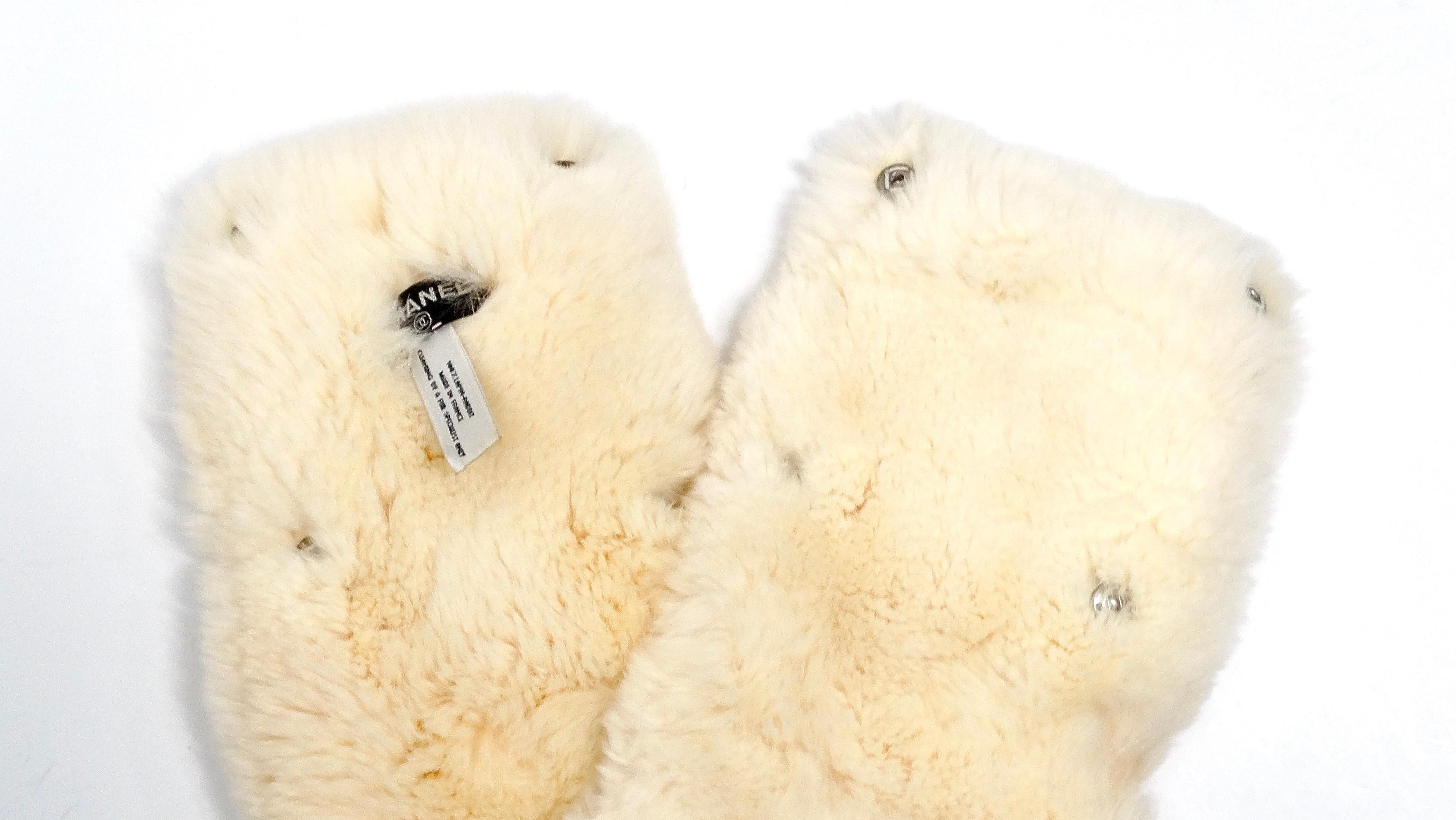 Chanel Vintage 1990s CC Lapin Fur Cream & Black Muffler In Good Condition In Scottsdale, AZ