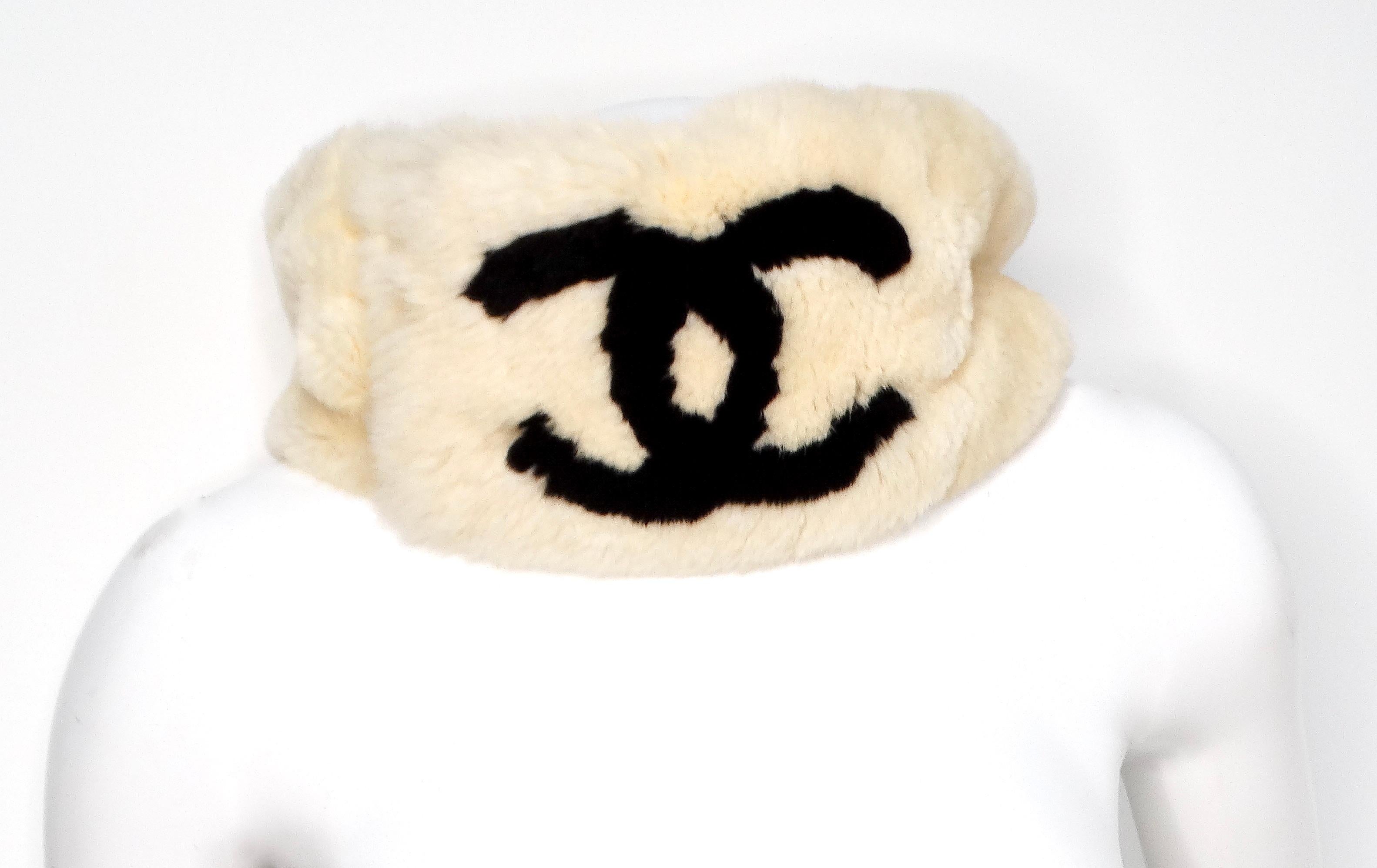 Chanel Vintage 1990s CC Lapin Fur Cream & Black Muffler 4