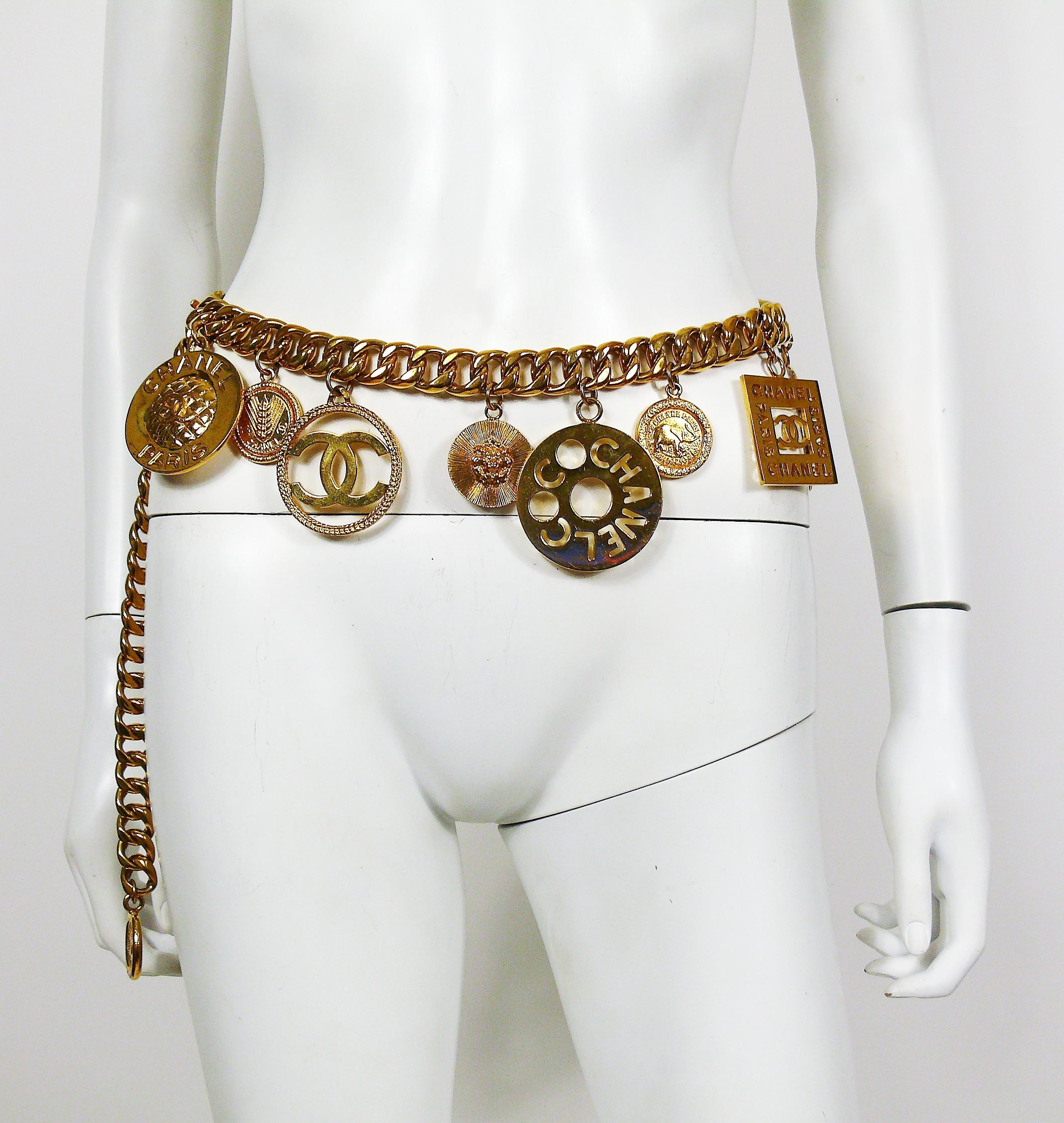 CHANEL vintage rare gold toned belt featuring a chunky curb chain with 9 iconic round and square charms. 

Hook clasp.
Adjustable length.

Collection year : 1994 (Season 29).
VICTOIRE DE CASTELLANE era.

Wearable as a necklace.

Marked CHANEL 2 9
