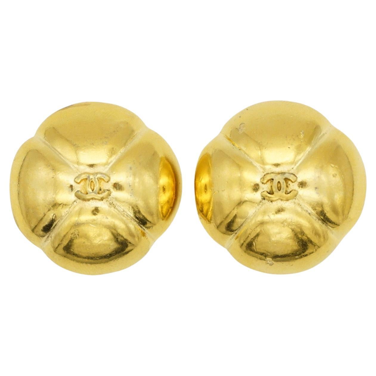 Chanel Vintage 1990s Coco Crush Classic Logo CC Camellia Cross Dome Ohrringe