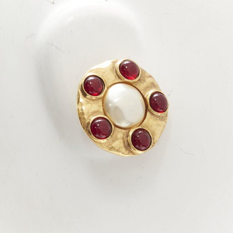 Women's CHANEL Vintage 1990's Collection 23 gold red Gripoix faux pearl clip on earrings For Sale