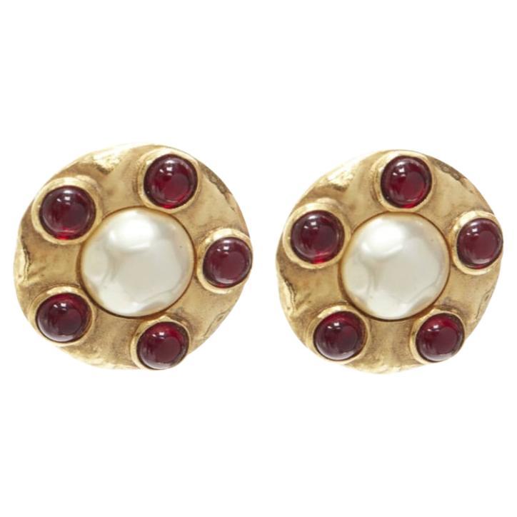 CHANEL Collezione Vintage anni '90 Orecchini a clip con perle finte Gripoix oro rosso 23