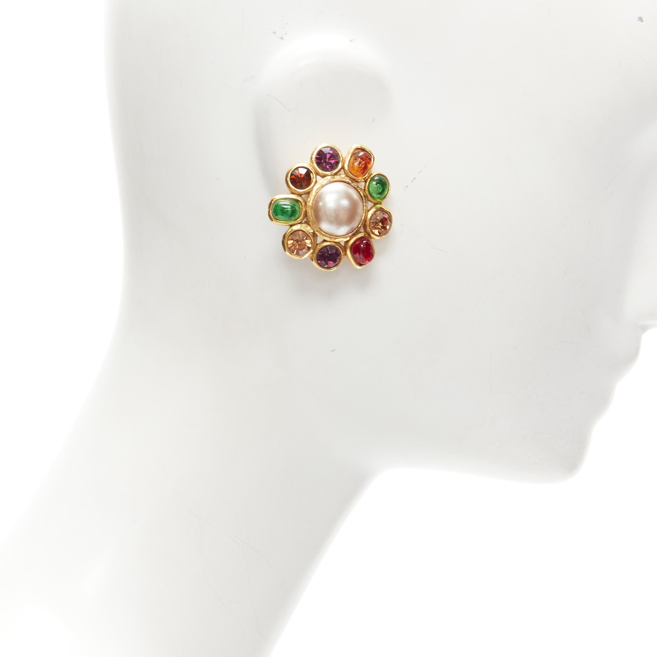 CHANEL Vintage 1990's Collection 26 gold gripoix faux pearl clip on earrings In Excellent Condition In Hong Kong, NT