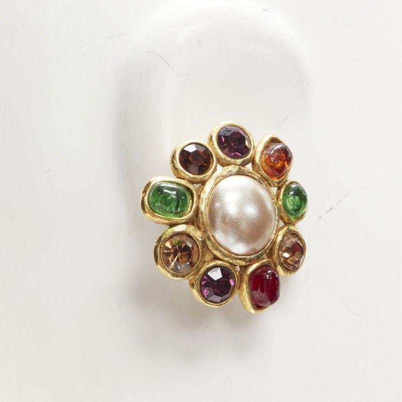 Women's CHANEL Vintage 1990's Collection 26 gold gripoix faux pearl clip on earrings For Sale