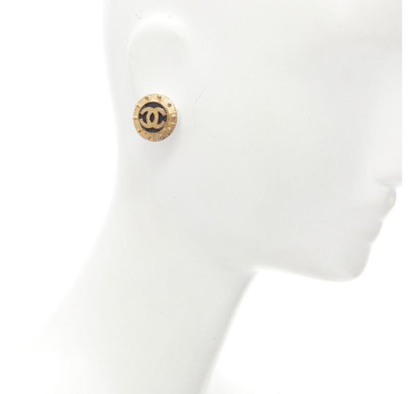 CHANEL Vintage 1990's gold black CC studded clip on earrings
Reference: BMPA/A00229
Brand: Chanel
Designer: Karl Lagerfeld
Collection: 1990s
Material: Metal
Color: Gold, Black
Pattern: Solid
Closure: Clip On
Made in: France

CONDITION:
Condition: