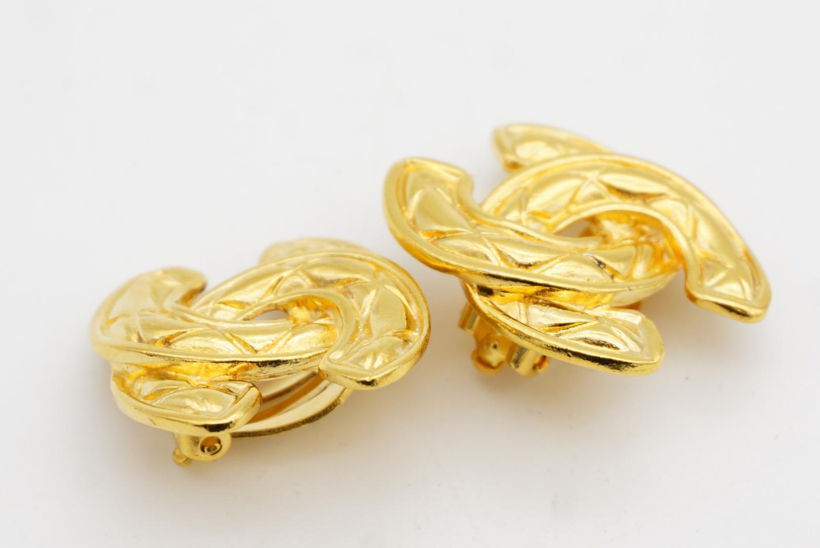 Chanel Vintage 1990s Large Iconic Matelassé Quilted Logo CC Coco Clip Earrings For Sale 10