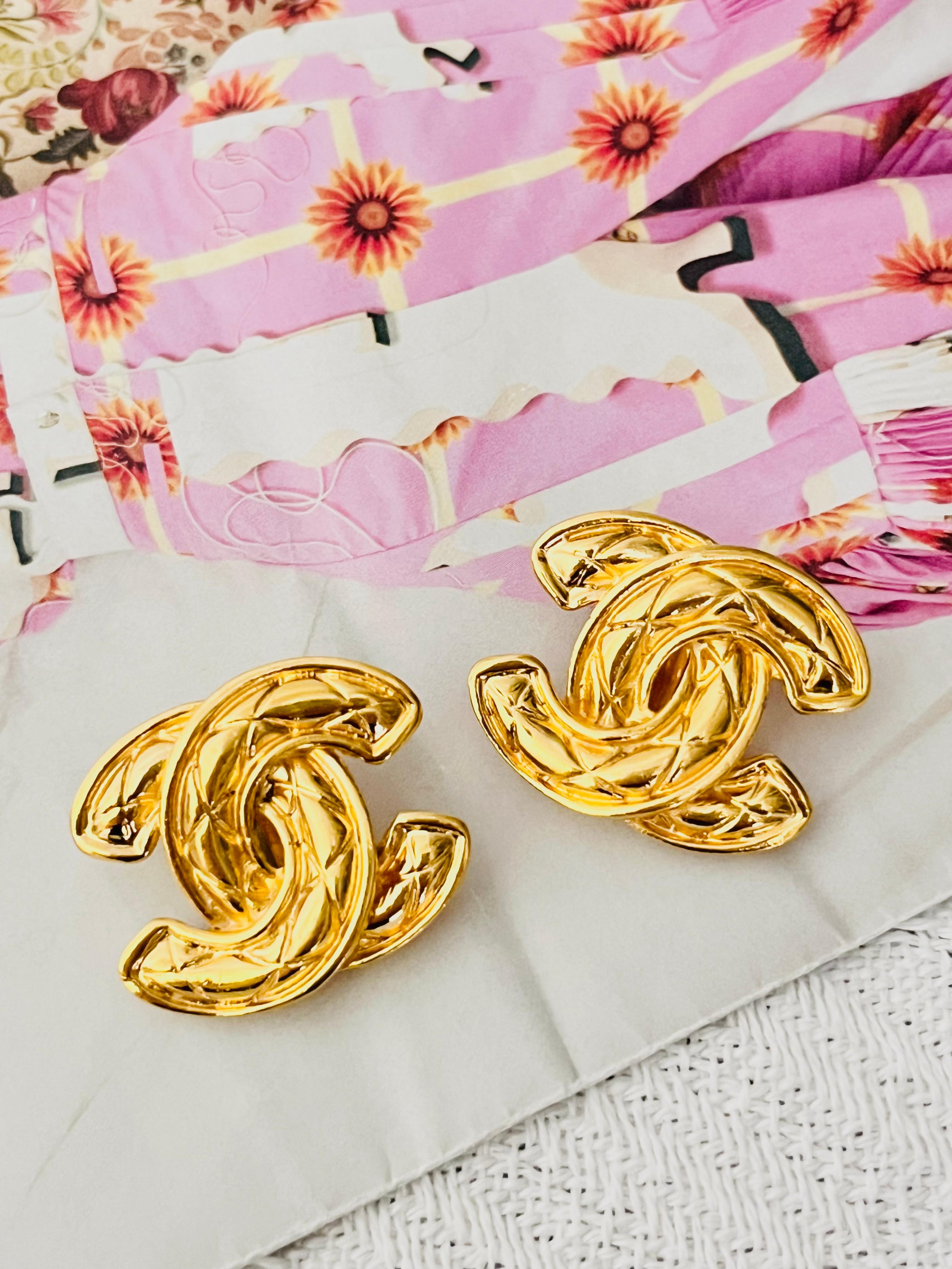 Chanel Vintage 1990s Large Iconic Matelassé Quilted Logo CC Coco Clip Earrings For Sale 1