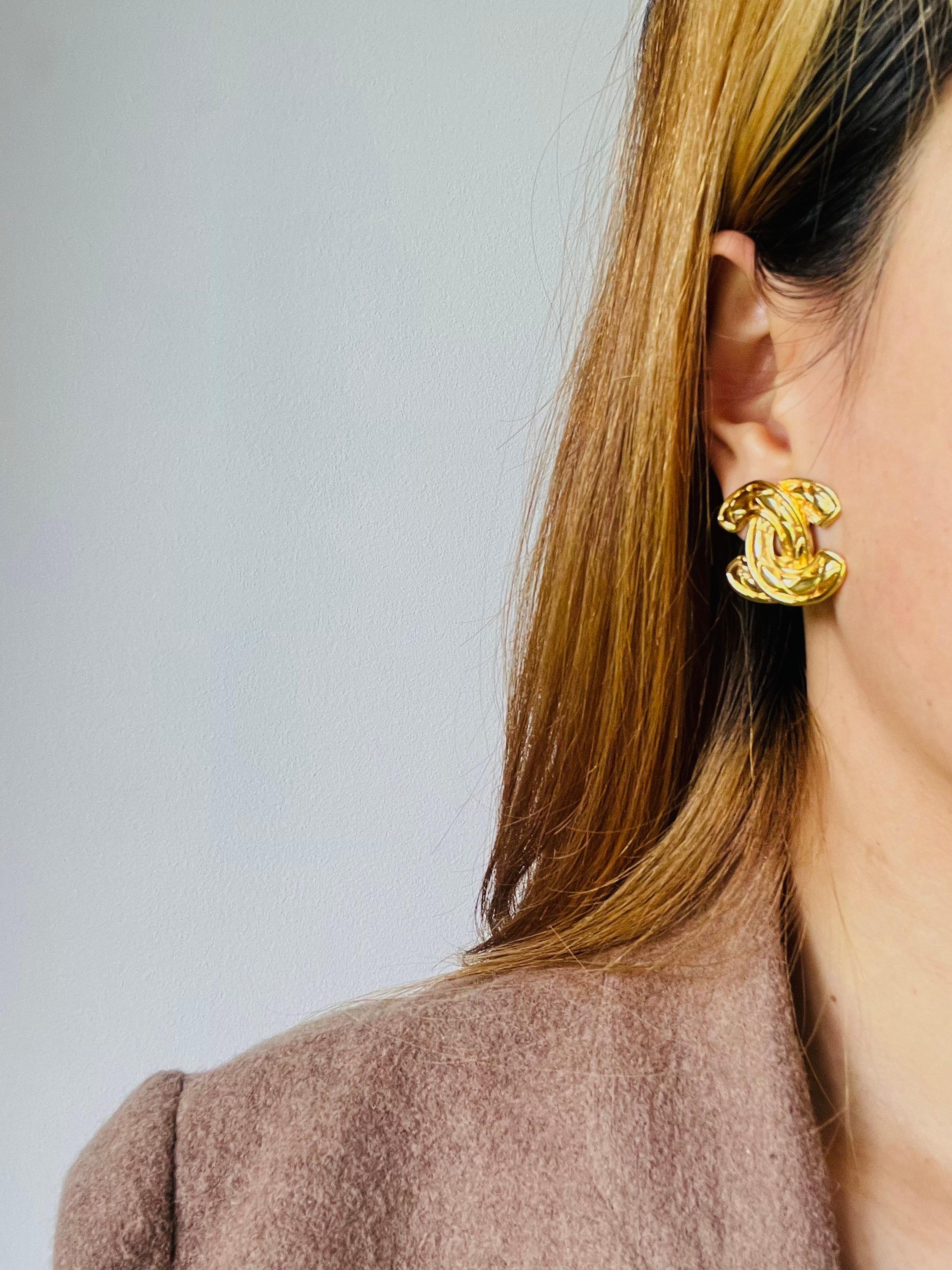 Chanel Vintage 1990s Large Iconic Matelassé Quilted Logo CC Coco Clip Earrings For Sale 4