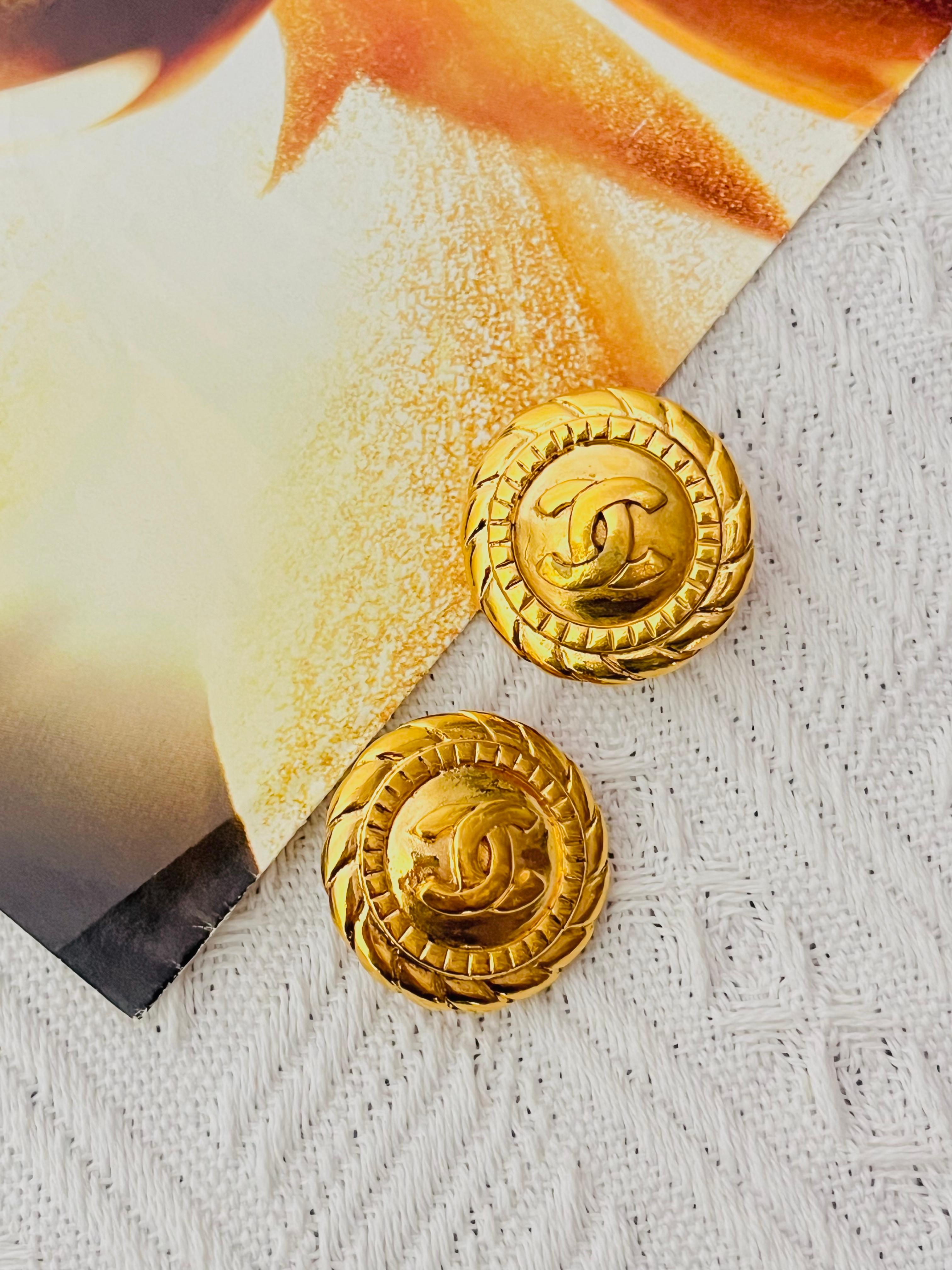 Chanel Vintage 1990's Large Logo CC Relief Coco Round Circle Rope Clip Earrings In Good Condition For Sale In Wokingham, England