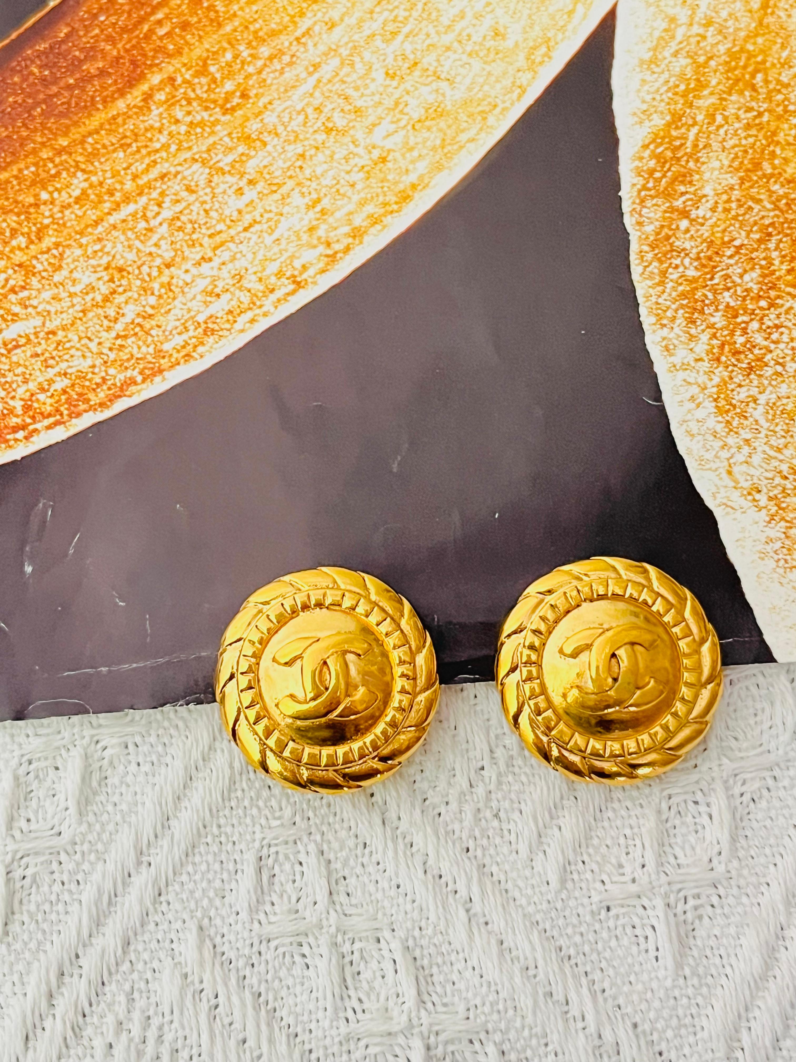 Chanel Vintage 1990's Large Logo CC Relief Coco Round Circle Rope Clip Earrings In Good Condition For Sale In Wokingham, England