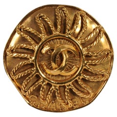 Chanel Vintage 1990s Medallion CC Logo Sun Gold Plated Brooch Brooche Pin Karl