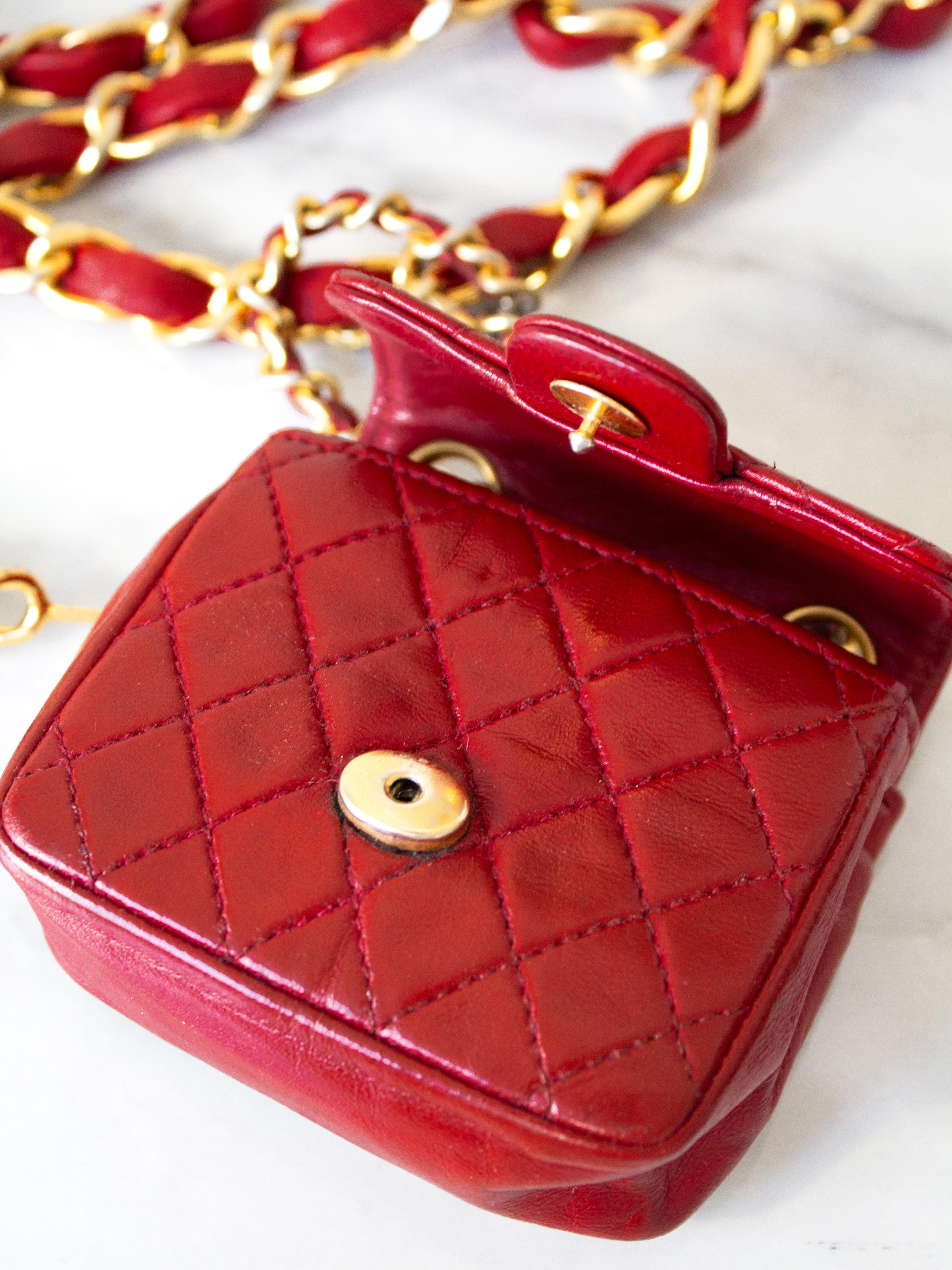 Chanel Vintage 1990er Micro Mini Rot Gold CC Lammfell Leder Taille Gürteltasche im Angebot 10